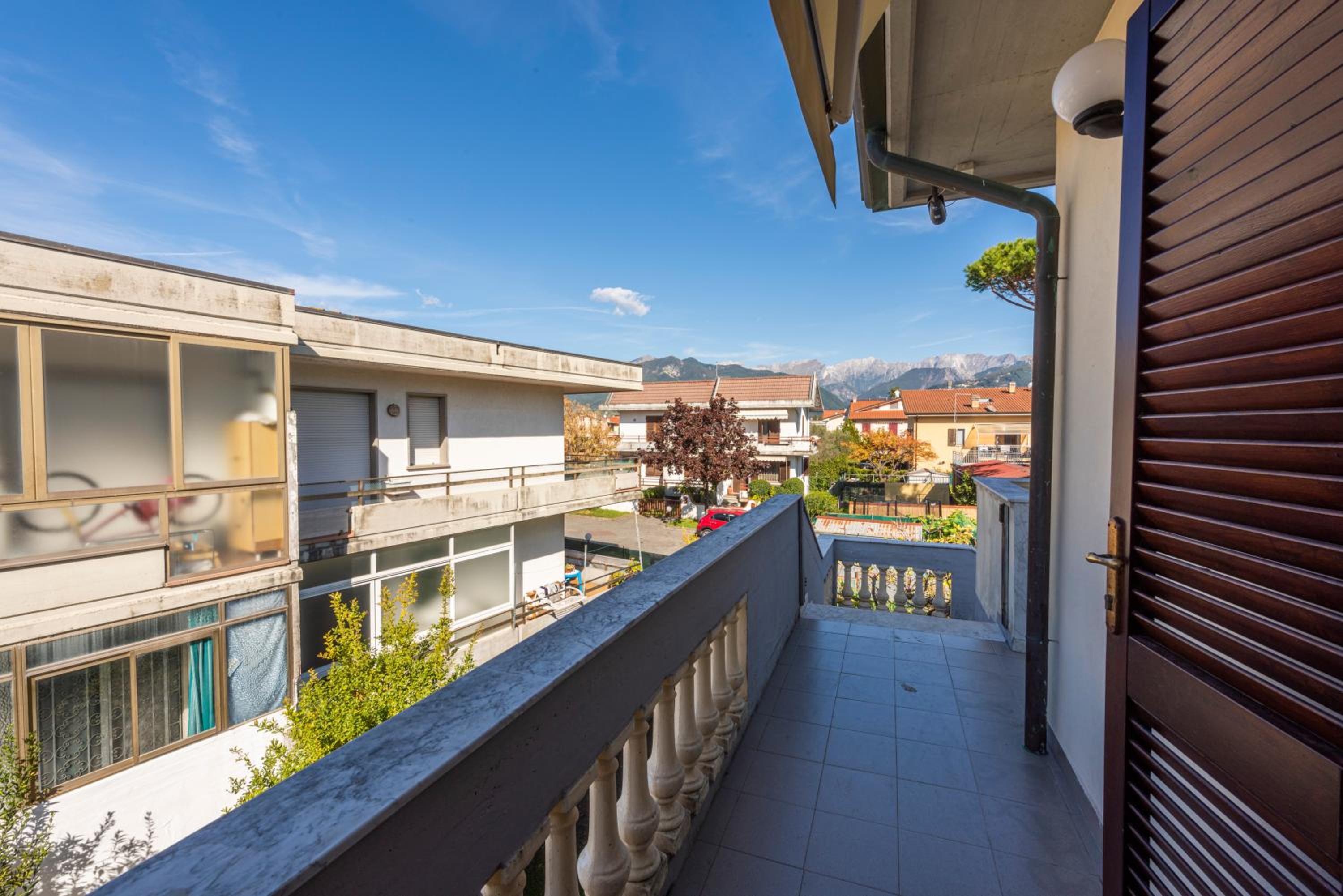 Residenza Tirrenia by Mmega view 4