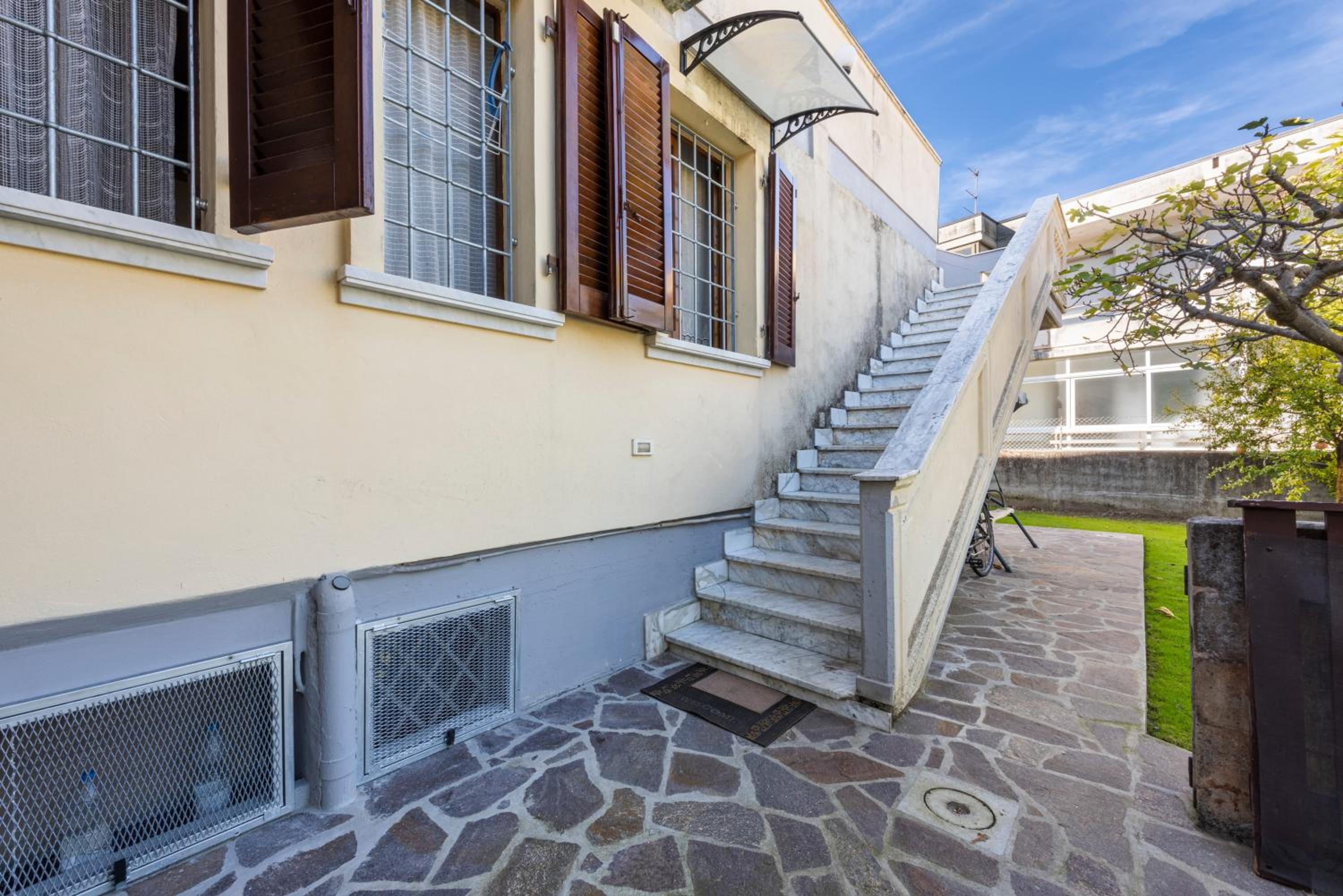 Residenza Tirrenia by Mmega view 3