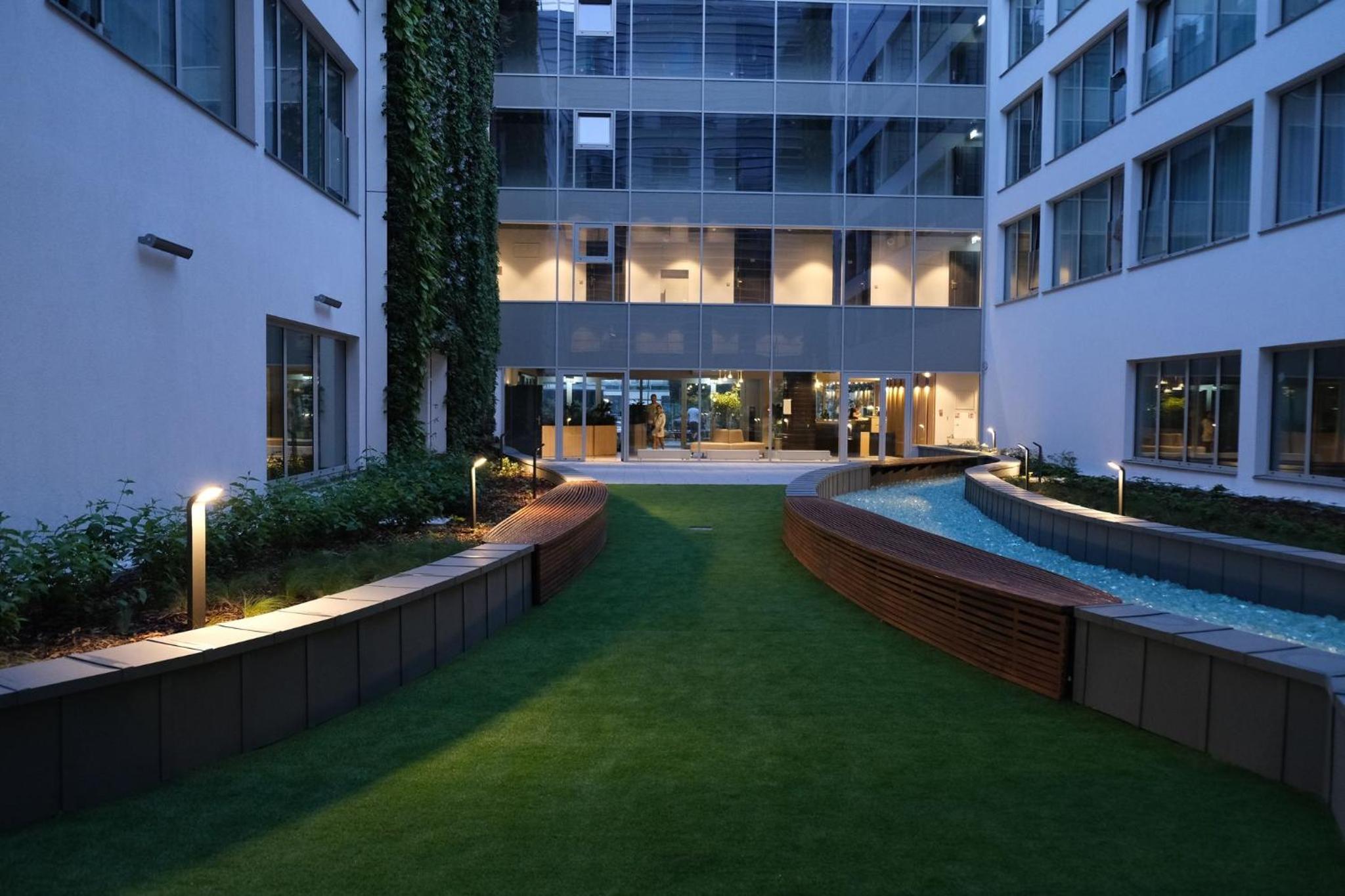 Blue Horizon Apartments view 4