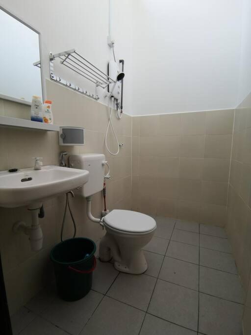 MODERN , SPACIOUS GAMBANG UMP 18 Guest House photo 6