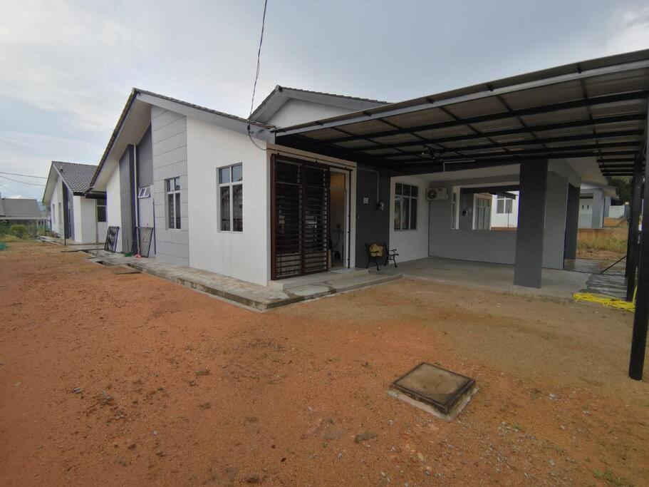 MODERN , SPACIOUS GAMBANG UMP 18 Guest House photo 7