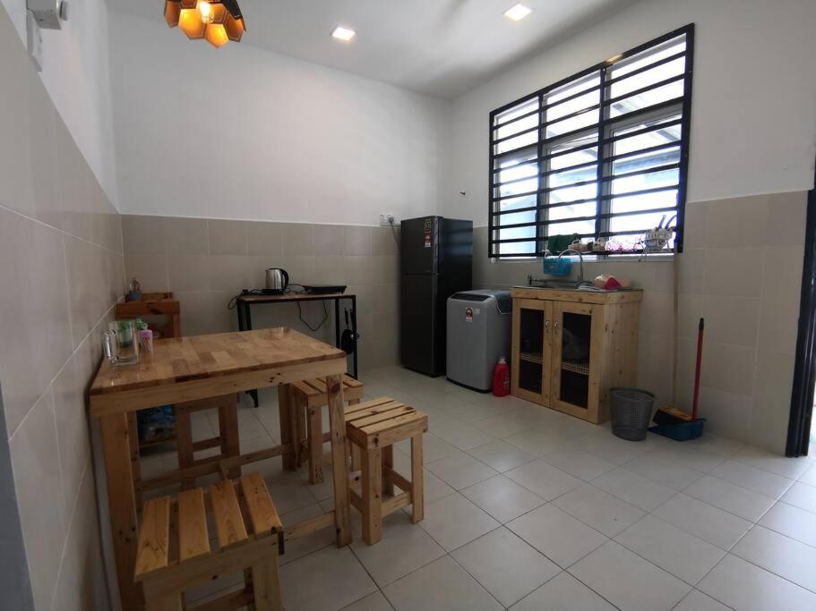 MODERN , SPACIOUS GAMBANG UMP 18 Guest House photo 8