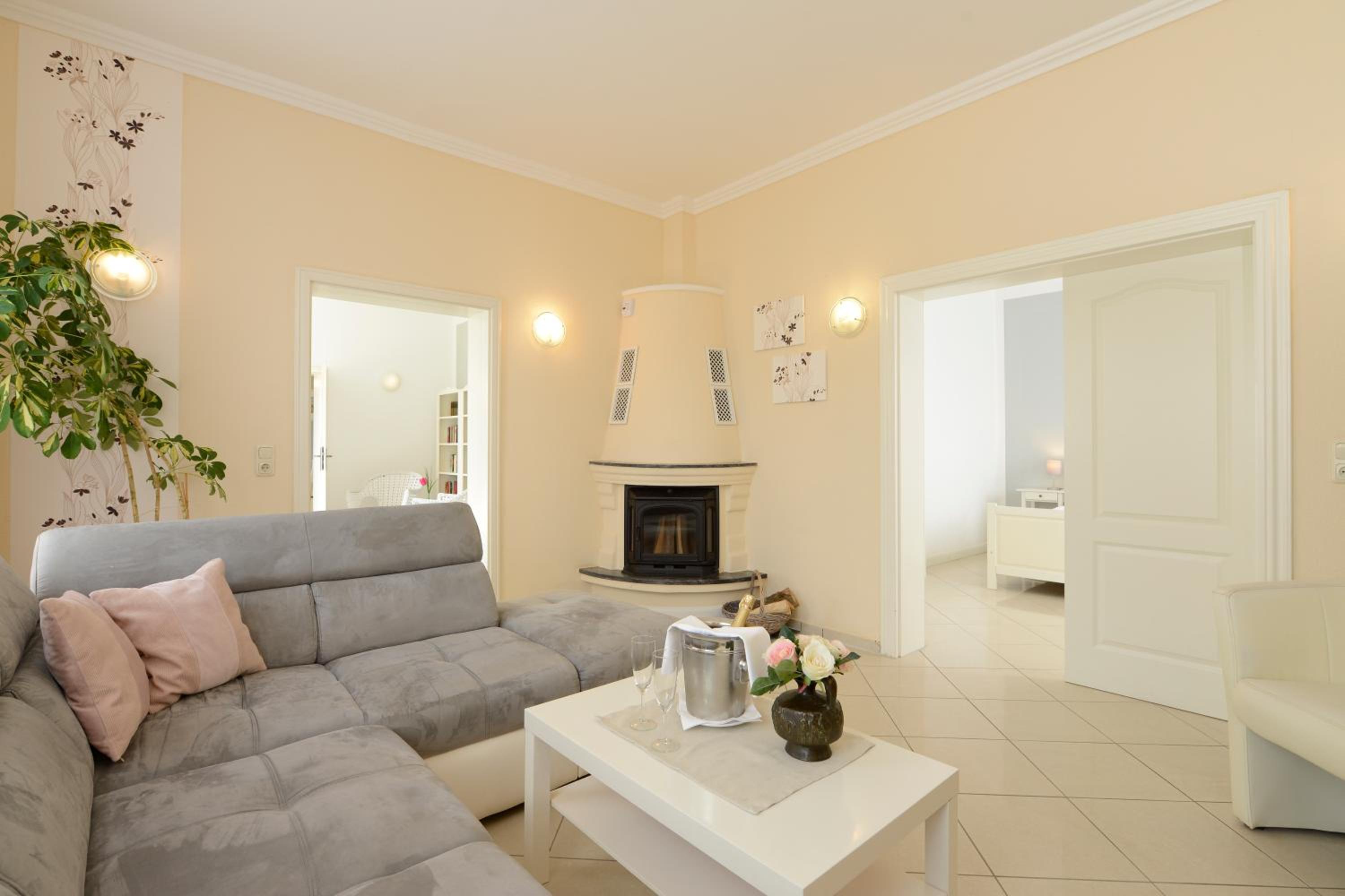 Ferienhaus für 8 Personen mit Kamin & Terrasse