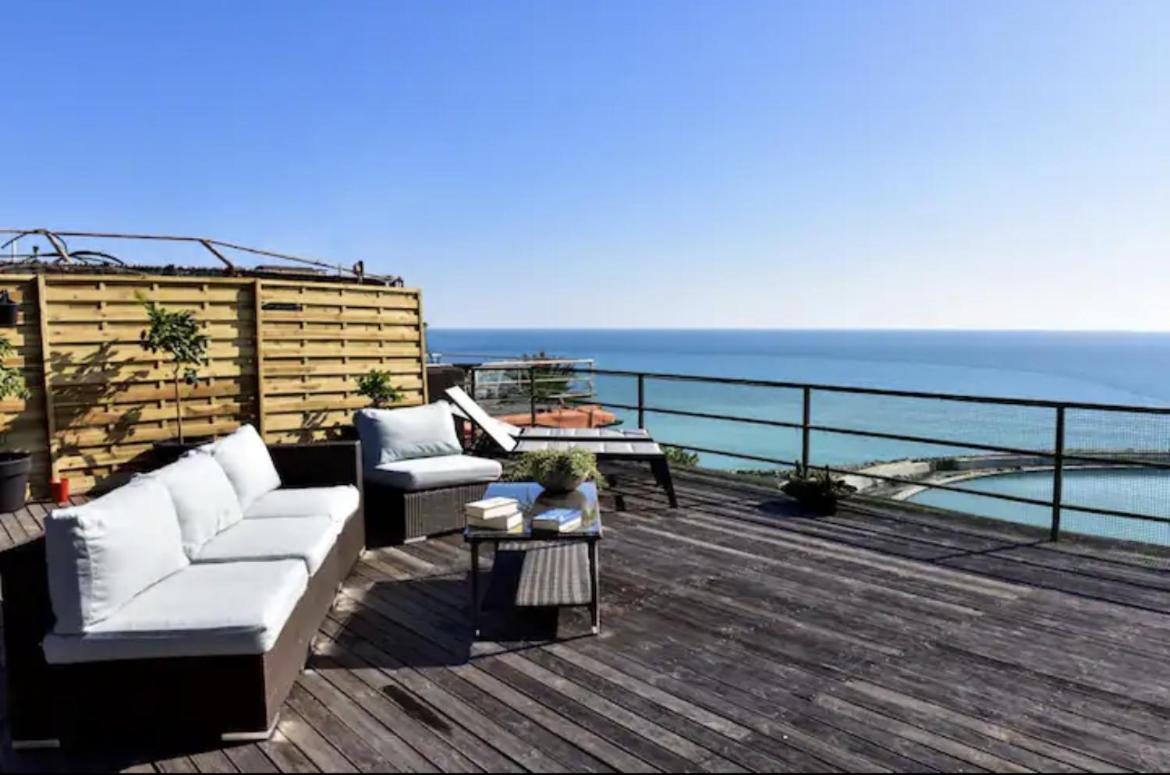 Ático d’Amare, apartamento con terraza en Ventimiglia