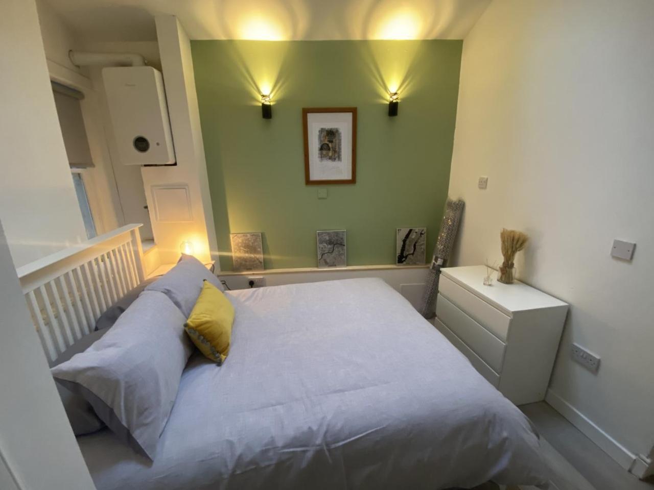 Angel Mews - Magical Mews In Heart of Westend