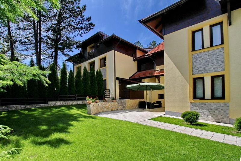 Apartment Lane - main view