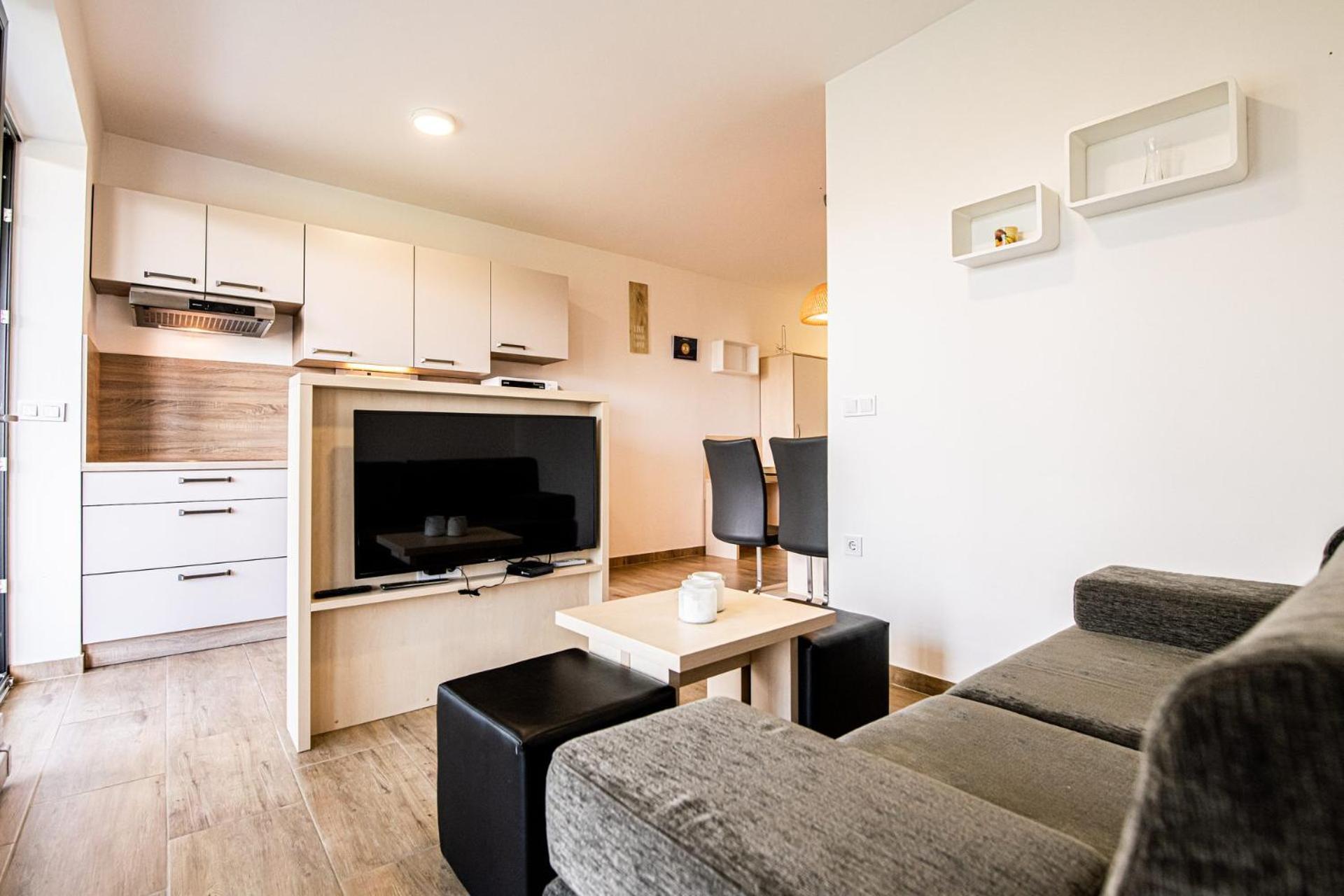 Apartmaji BANONIA " Štorkljin let " view 4