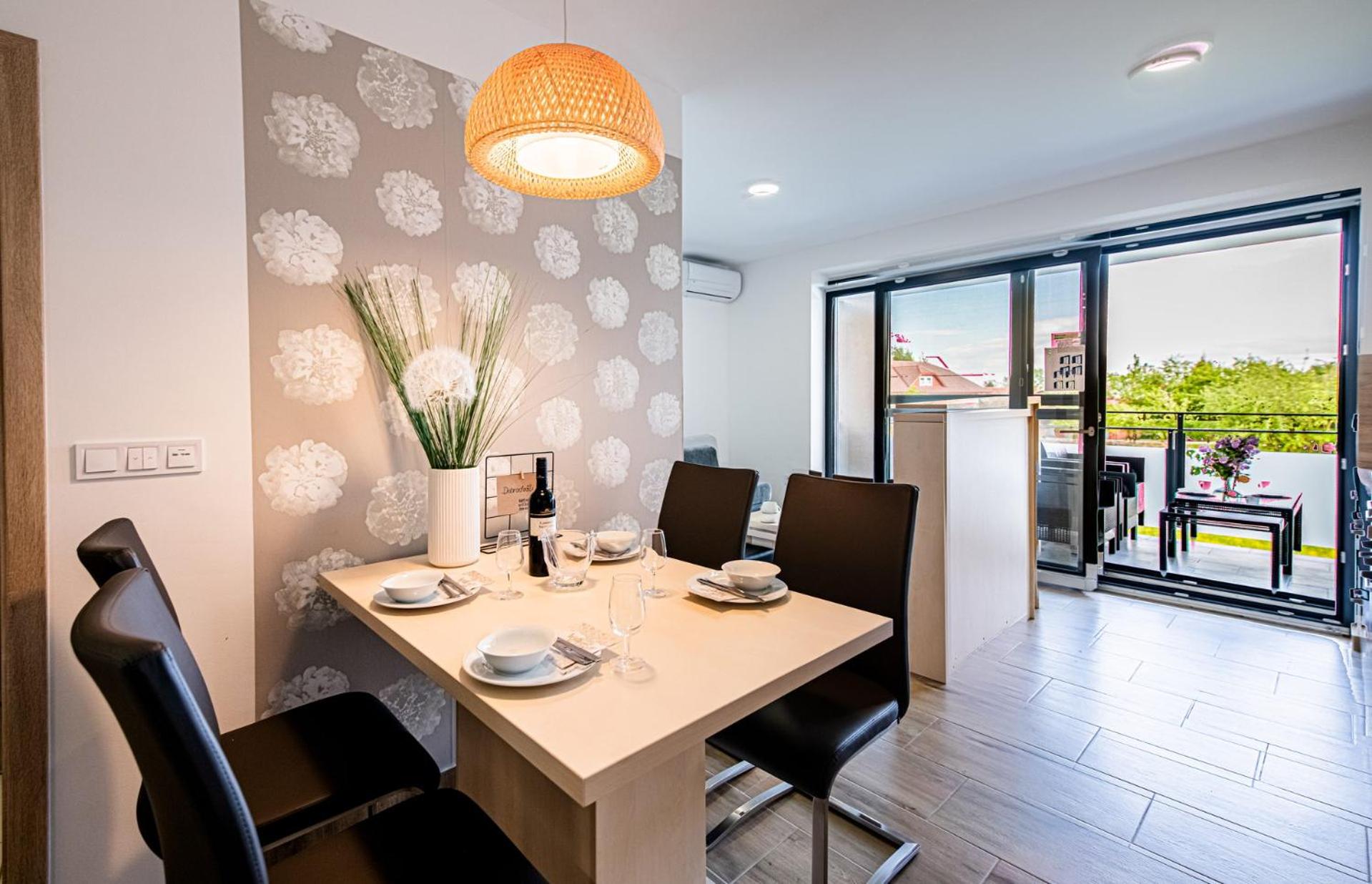 Hotel Apartmaji BANONIA " Štorkljin let " - Image 1