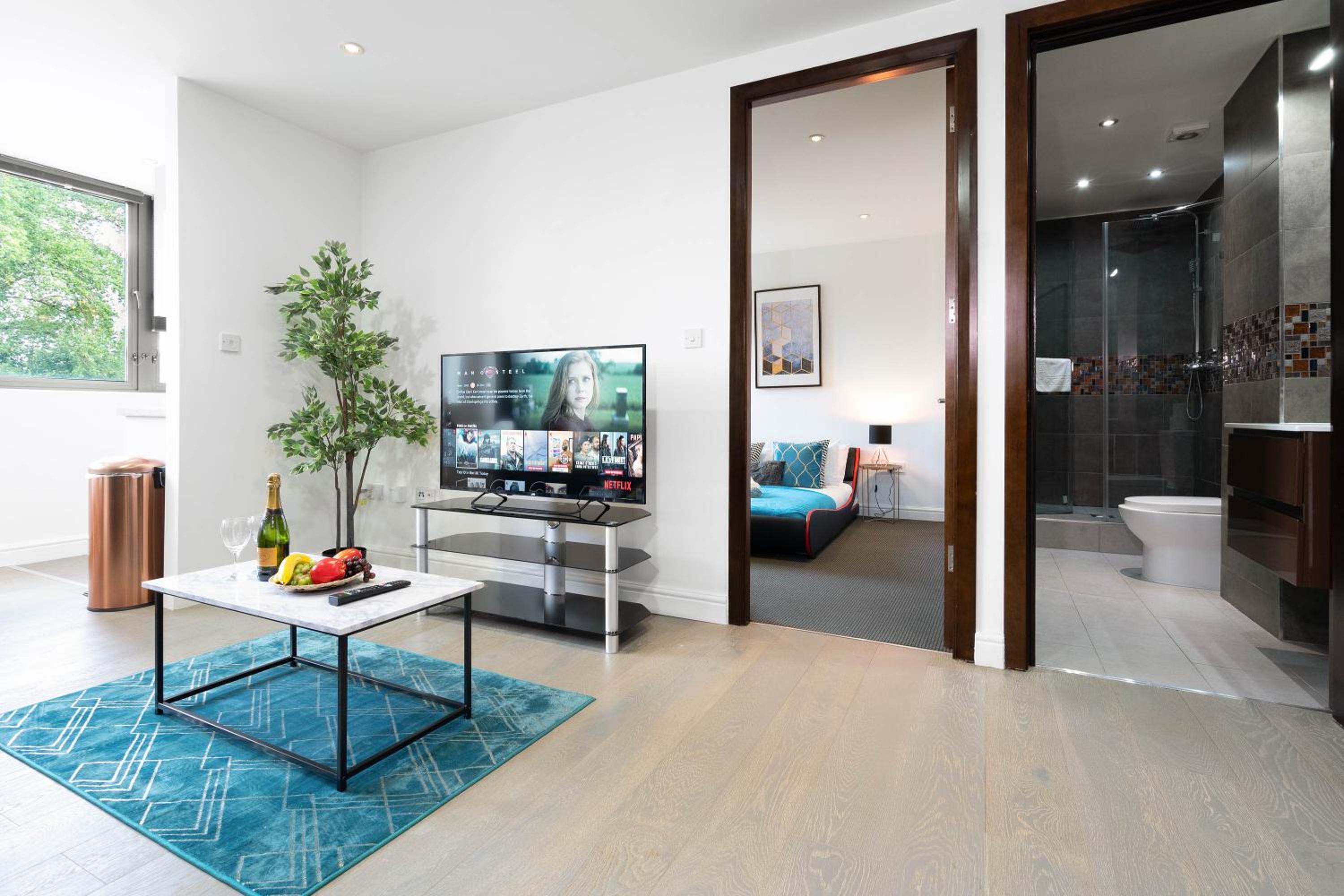 Haus Luxury Apartment - Perry Barr - Parking - Smart TV - WIFI - TOP RATED view 3