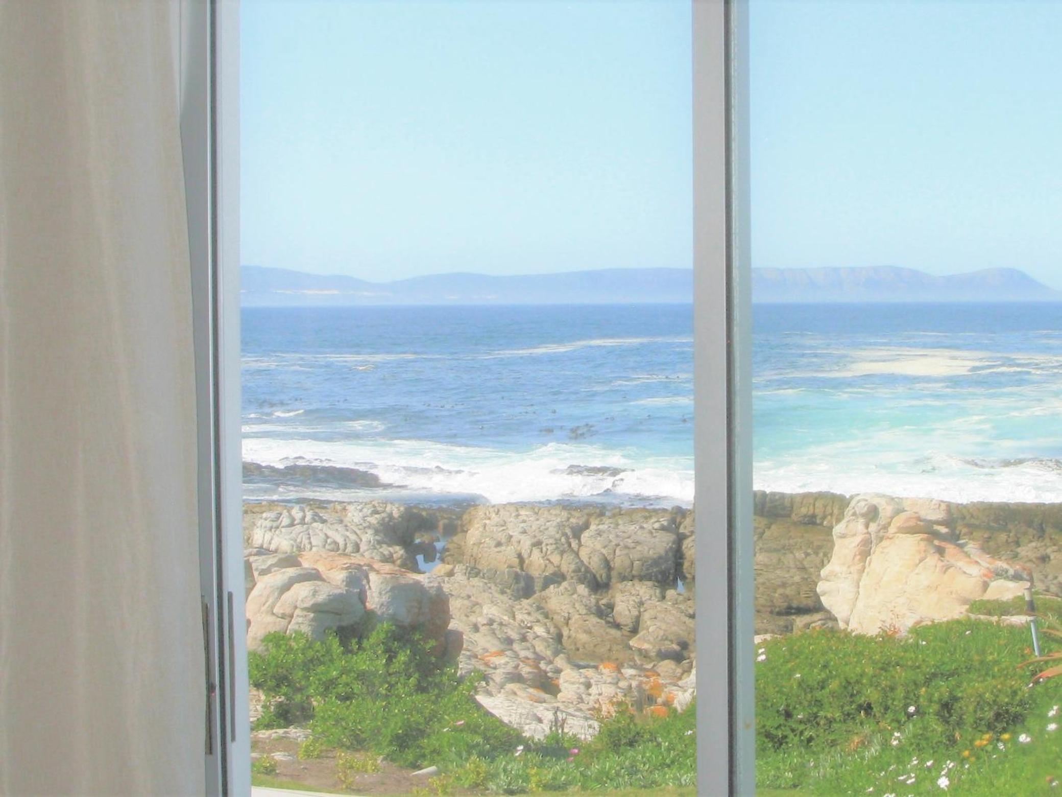 Beachfront House - Hermanus Whale View