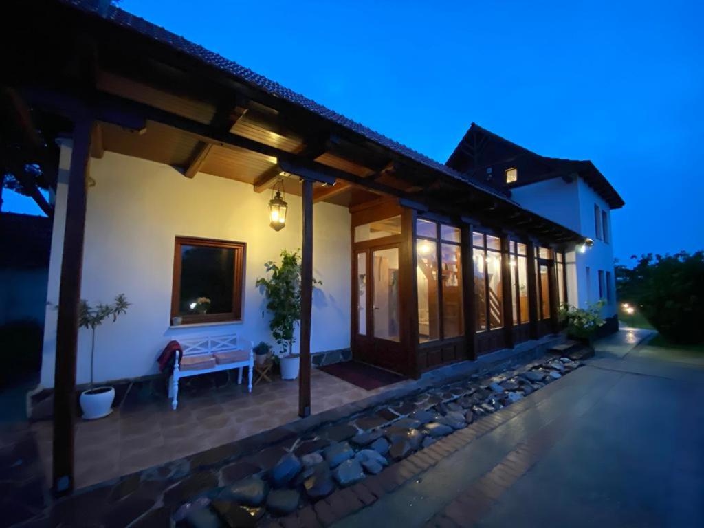 Amazing Cottage Home view 4