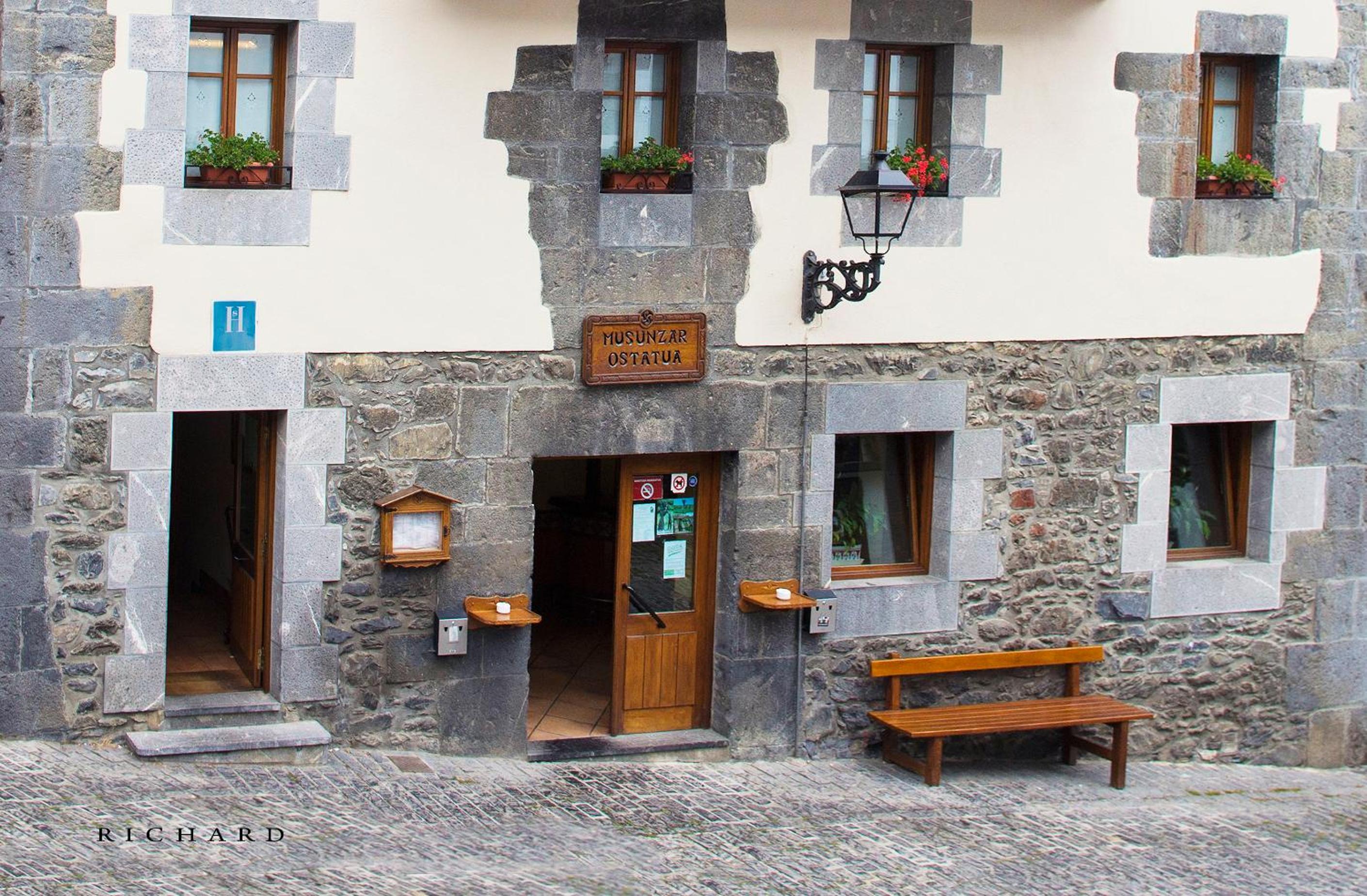 Hostal Musunzar view 4