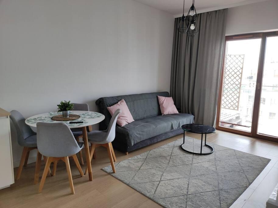 Lovely Apartment vis-a-vis Medicover and Paley Institute