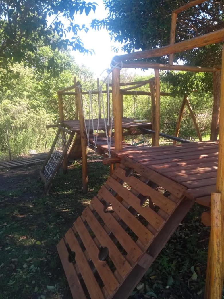El Algarrobo Escondido Canchas de Pádel y Bosque Serrano