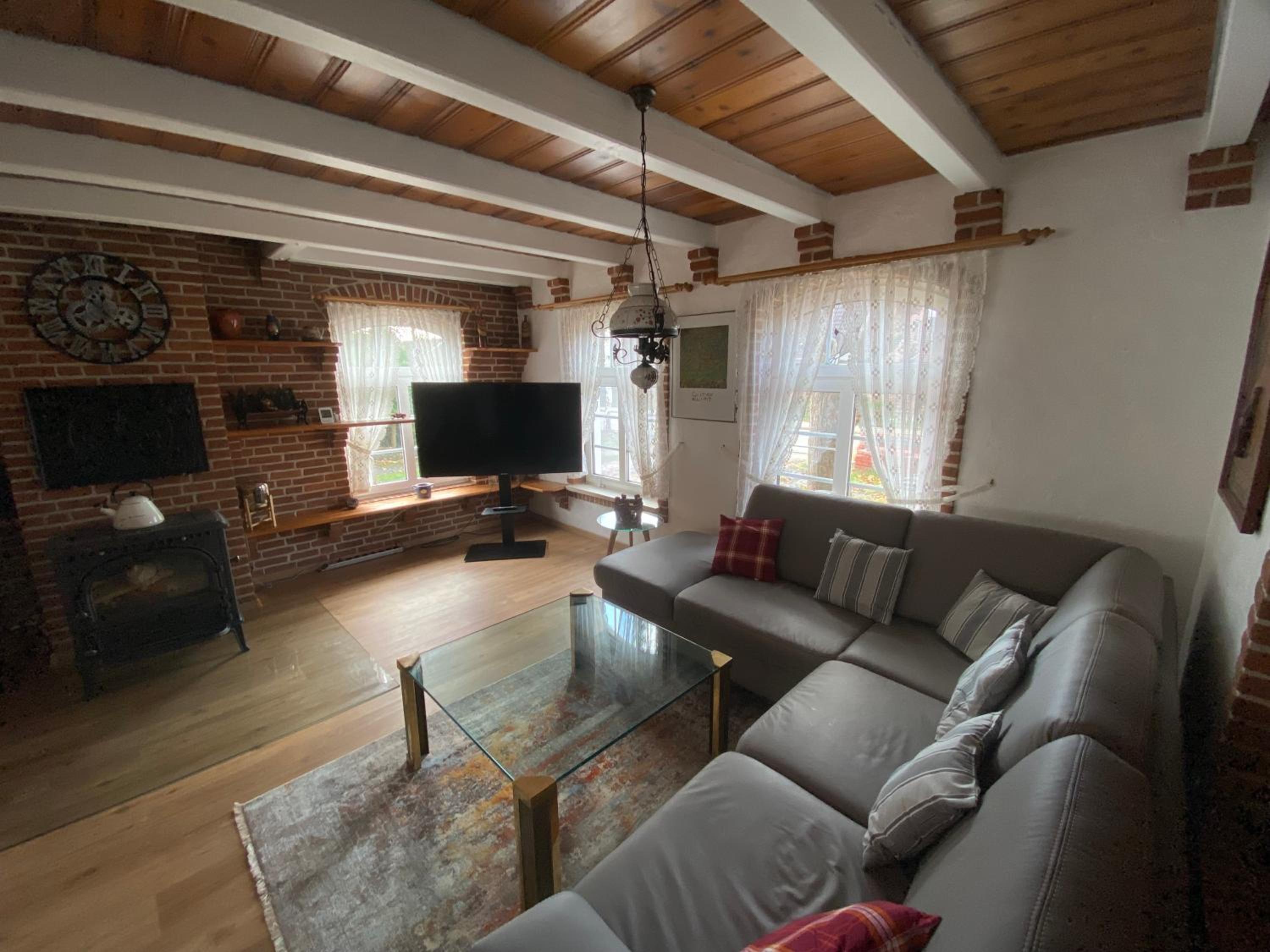 Lindenhuus-Urlaub unter einem Teilreetdach-Terrasse - Nahe Norden-Norddeich
