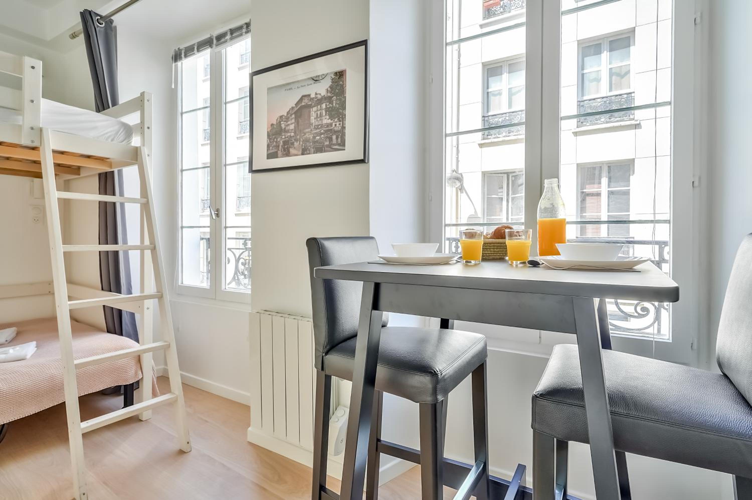 Cute Mezzanine Studio in the Heart of Paris (2M)