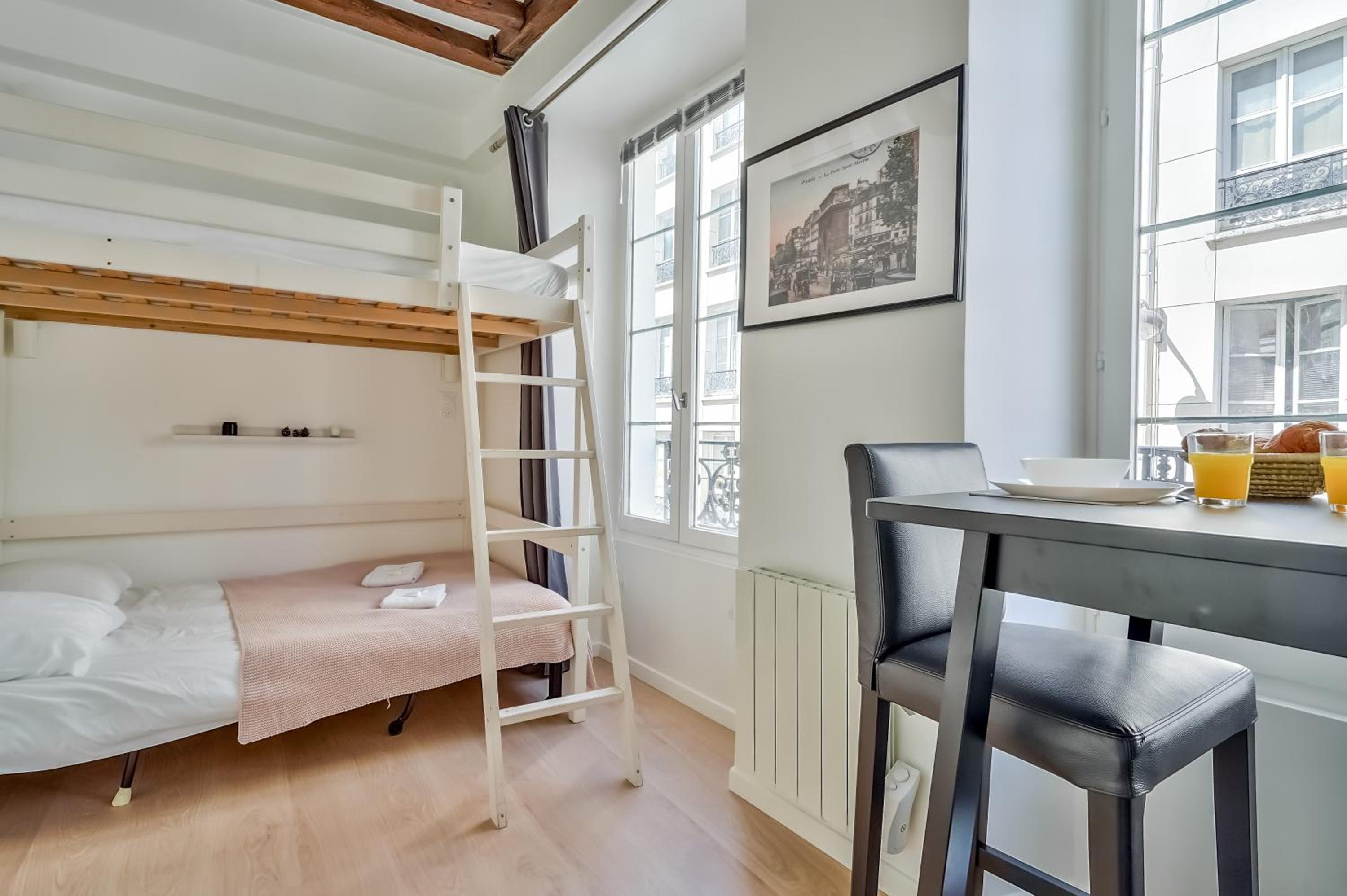 Cute Mezzanine Studio in the Heart of Paris (2M)