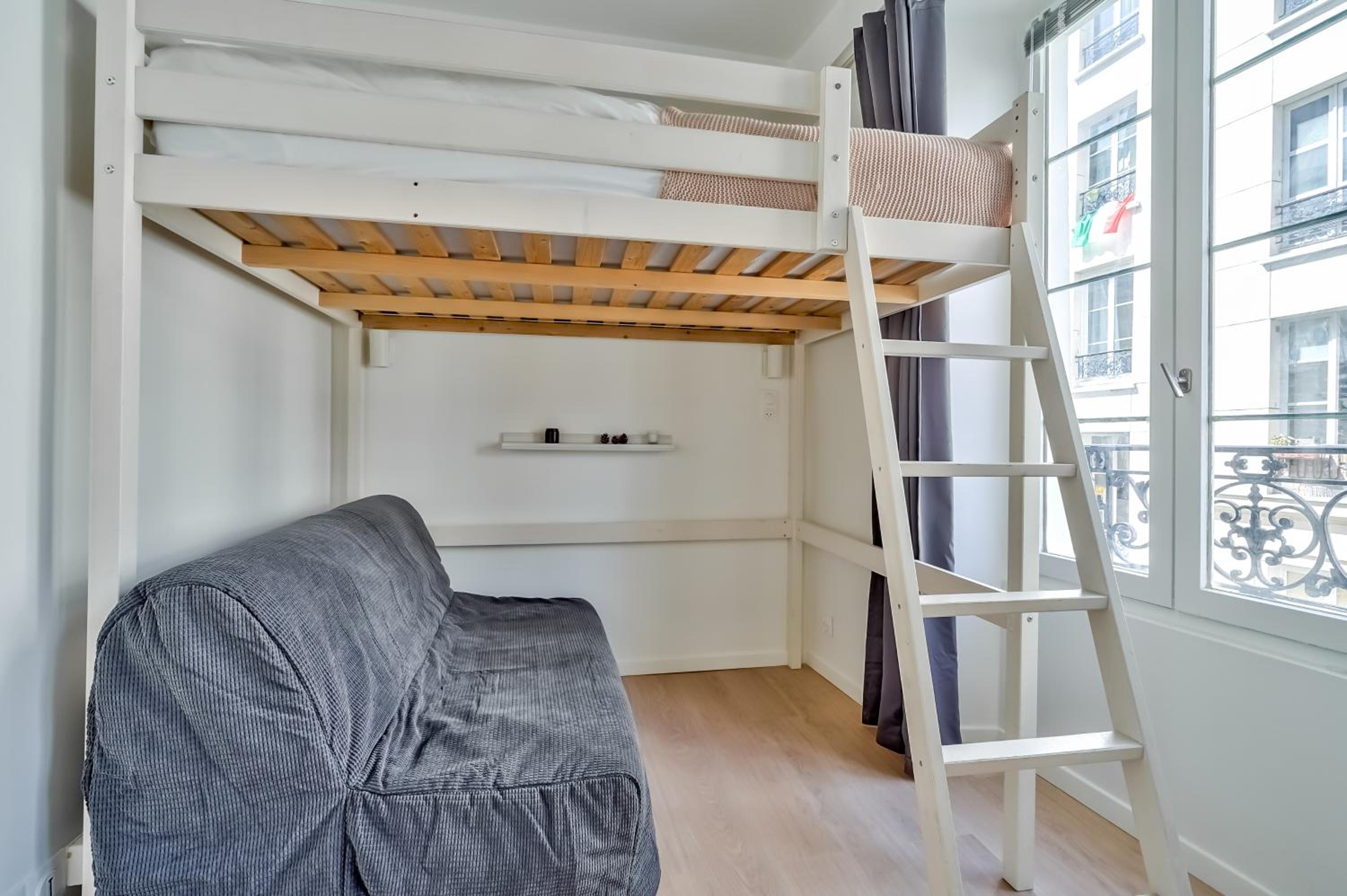 Cute Mezzanine Studio in the Heart of Paris (2M)