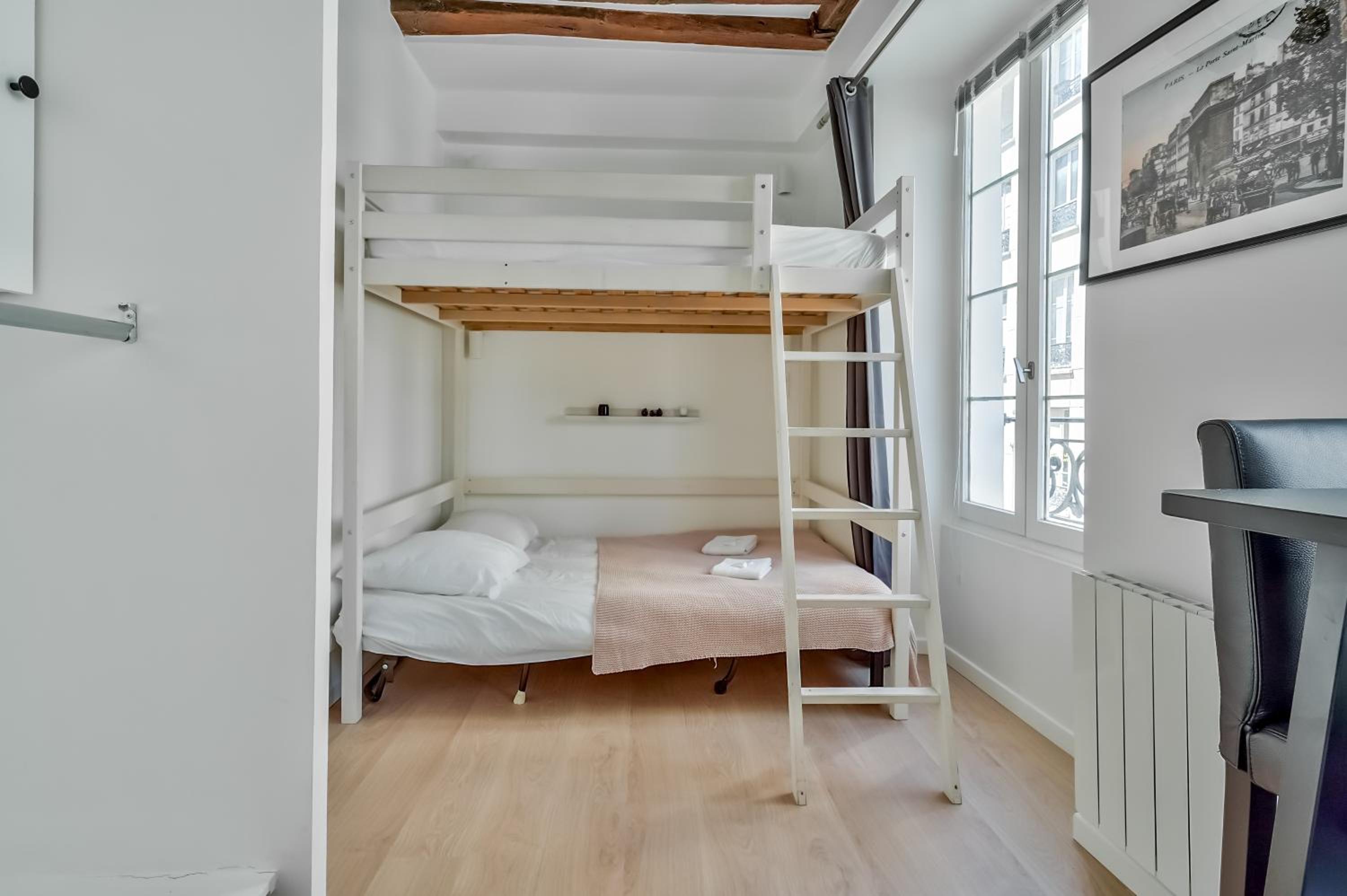 Cute Mezzanine Studio in the Heart of Paris (2M)