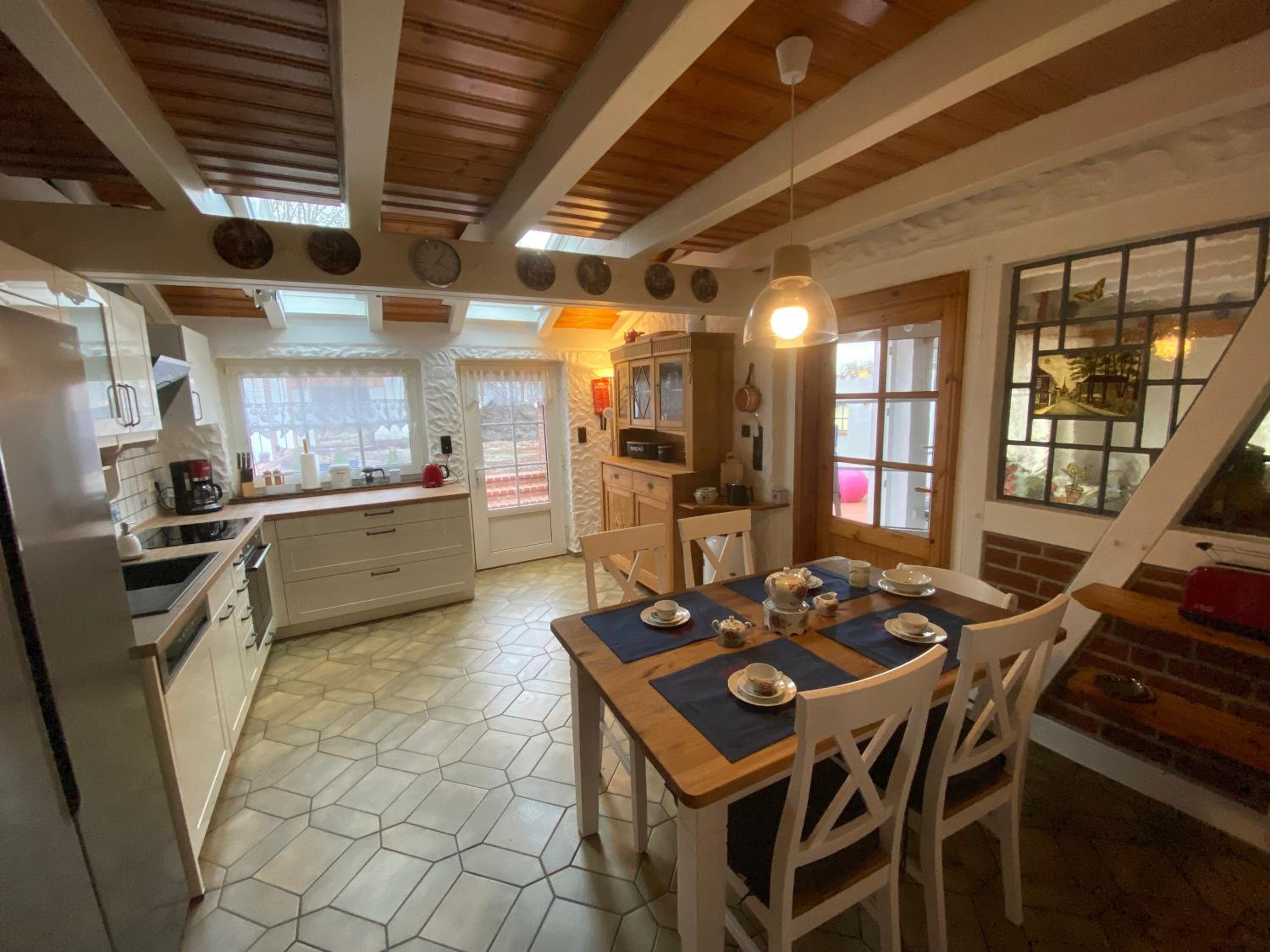 Lindenhuus-Urlaub unter einem Teilreetdach-Terrasse - Nahe Norden-Norddeich