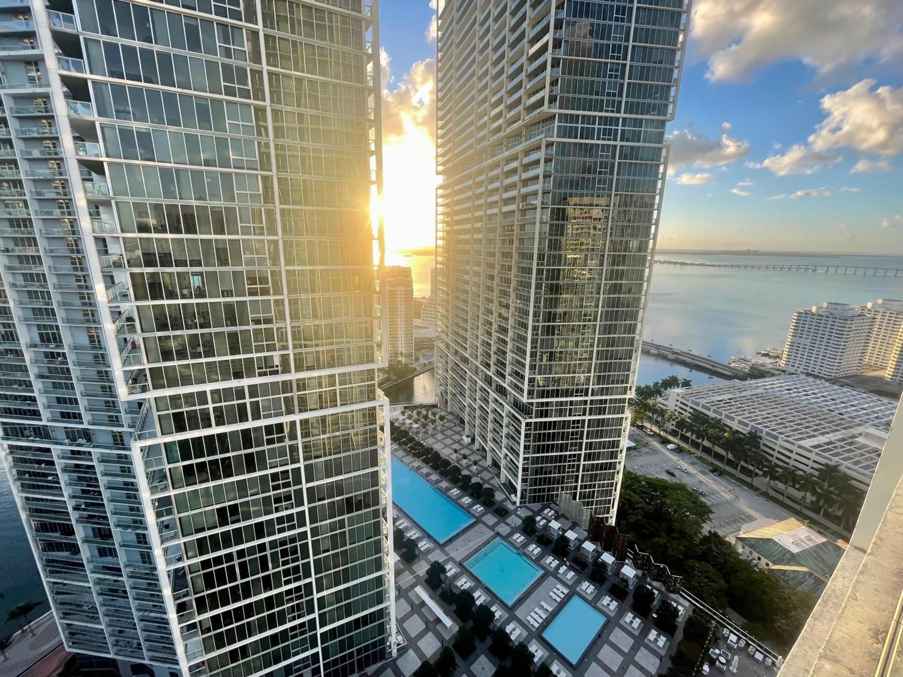 Hotel IconBrickell Tower 3 W Residences - Image 1