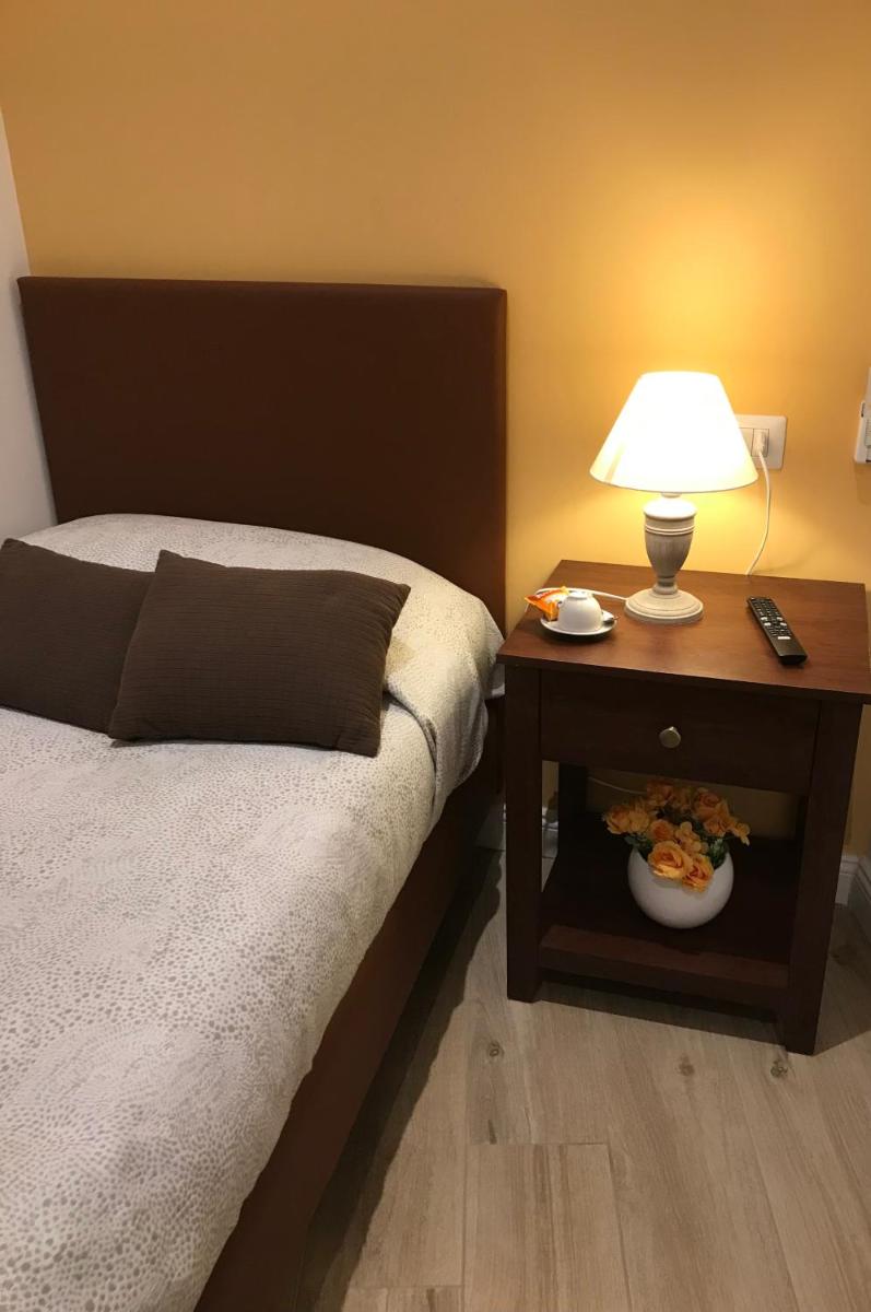 agorà singola con bagno privato adiacente