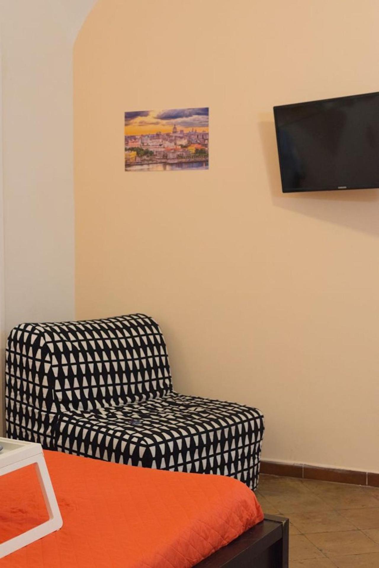 Napoli centro apartment A balcony in the heart of naples