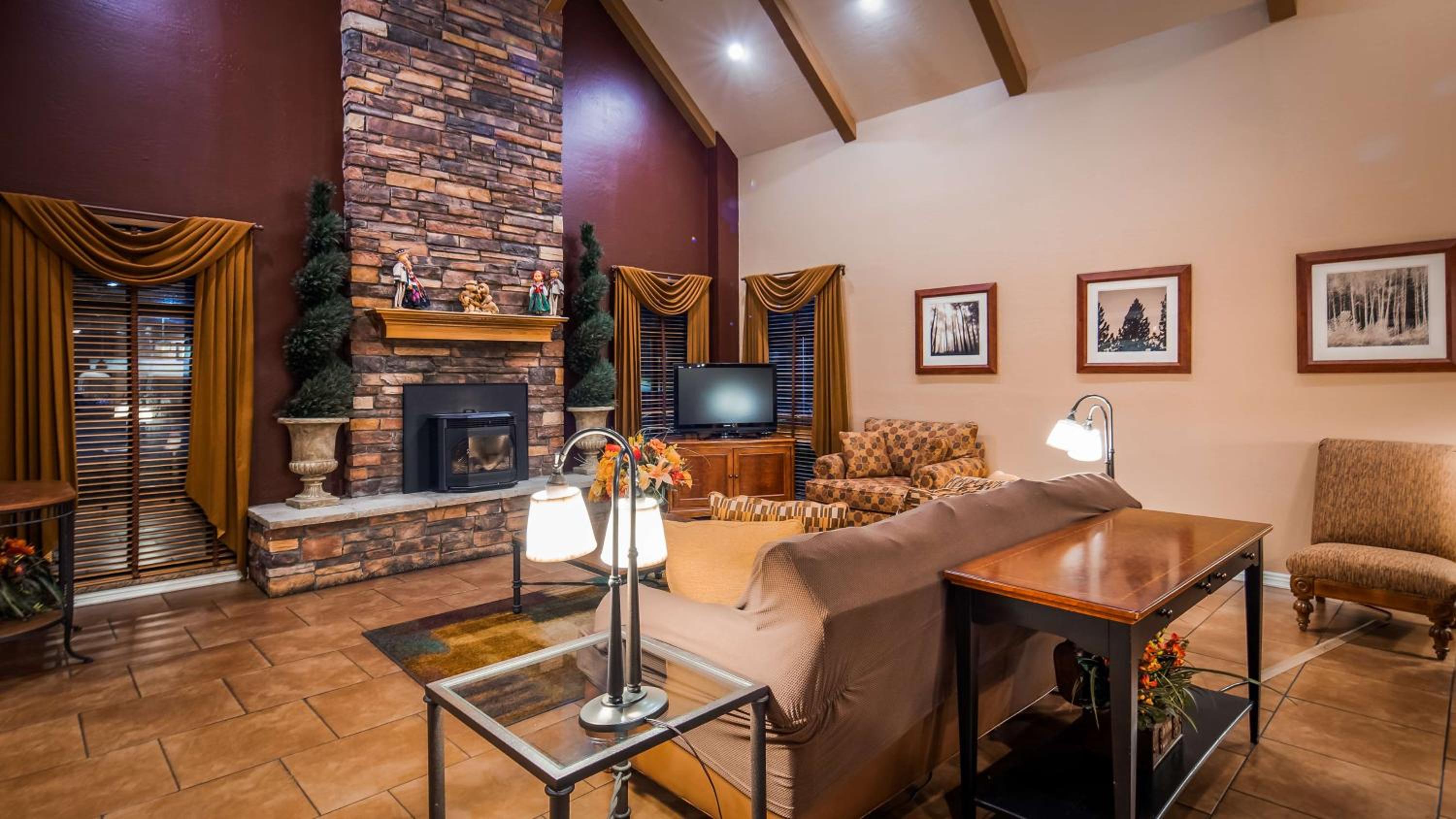 Show Low Vacations - Best Western Inn Of Pinetop - Property Image 3