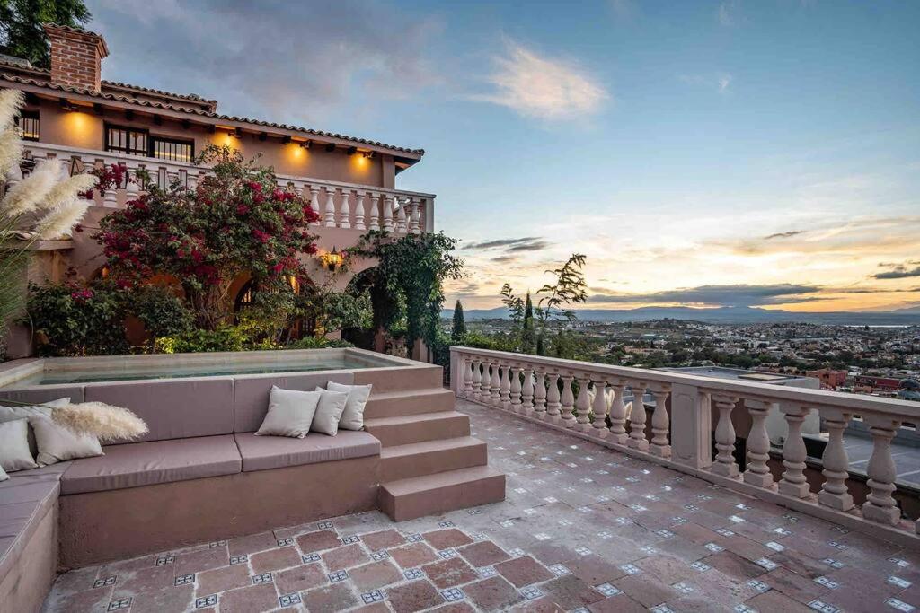 Casa Vista 6BR Villa, 16p Jacuzzi Pool, Staff & Breakfast view 2