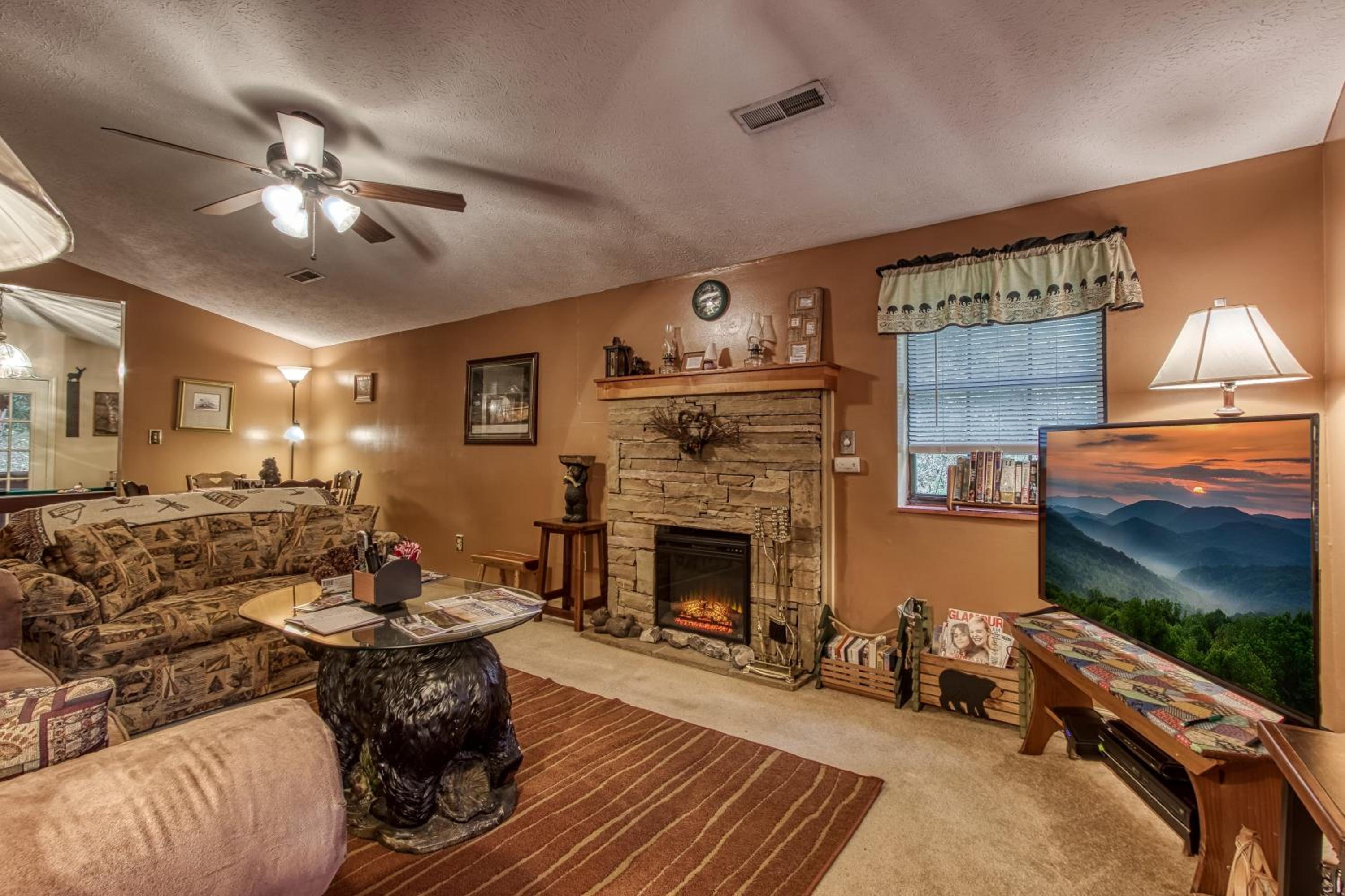 Cozy Creek - A Romantic Smoky Mountain Escape - Relax in a sheltered hot tub with creek-side & holler views - 3 mi to Gatlinburg, P Forge and National Park view 3