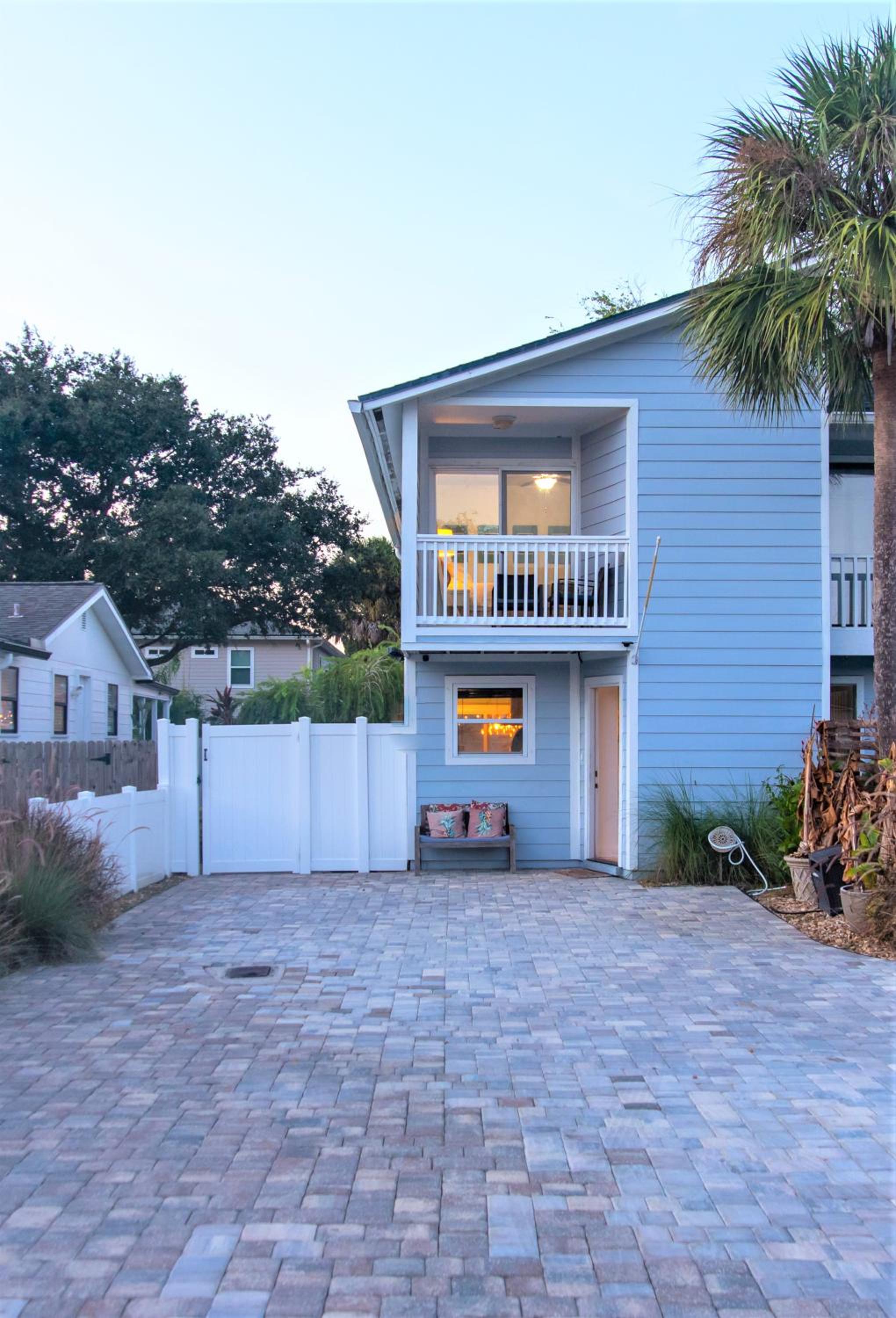 Seventh Seas half mile to the beach pet friendly Near to the Mayo Clinic - UNF - TPC Sawgrass - Convention Center - Shopping Malls - Under 3 Hours from DIS view 4