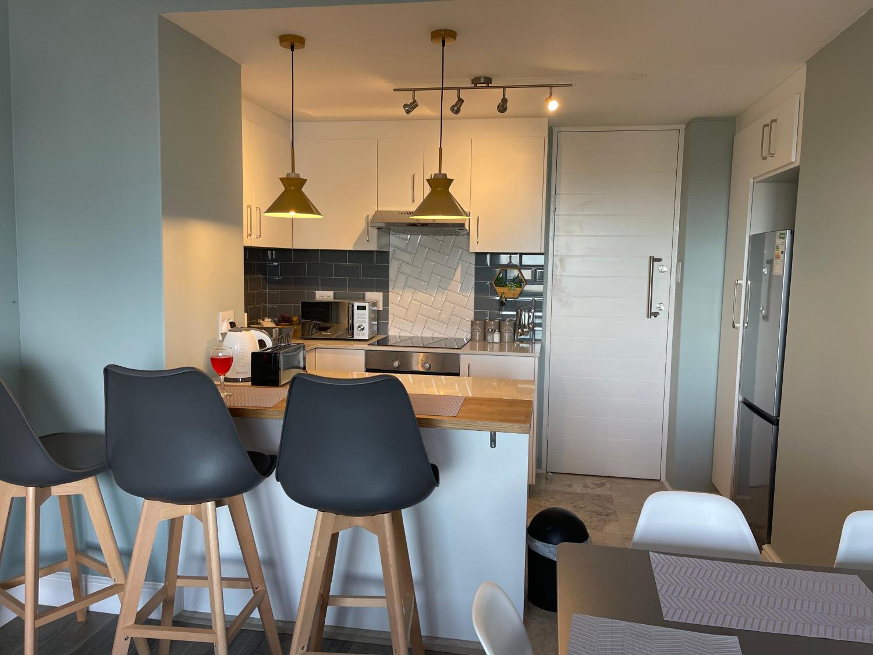 CJ’s OceanCityView Modern Secure 1 bed apartment view 5