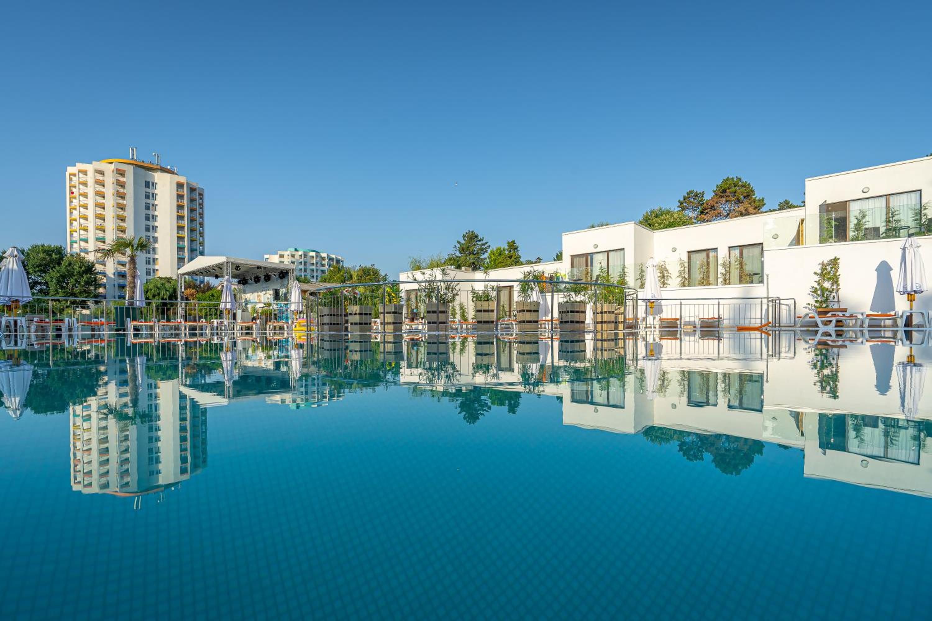 Mera Resort
