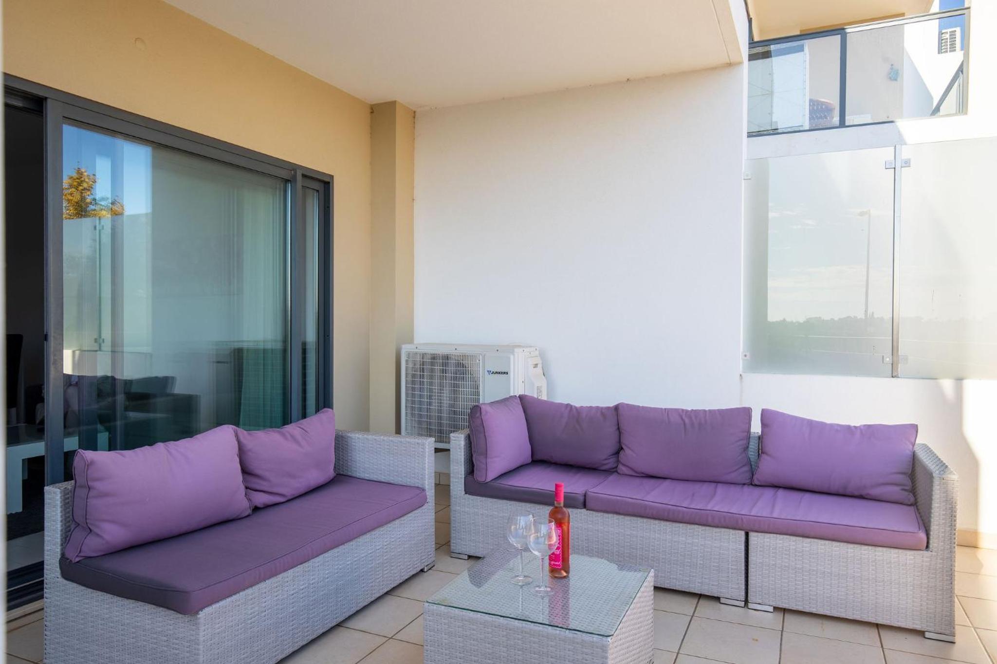 One Bedroom Apartment in Albur Village 1L view 3