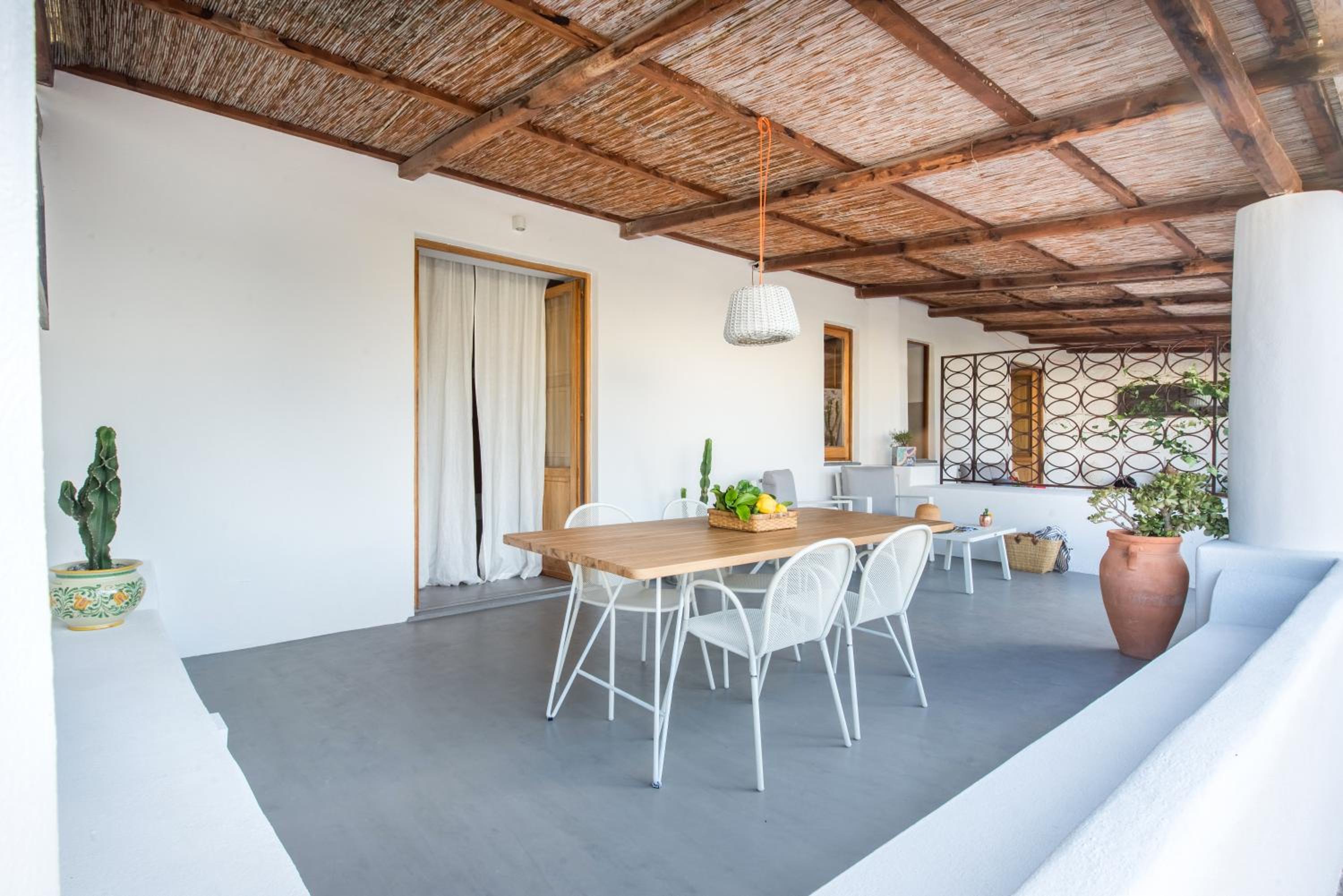 Salina Case Vacanza en Malfa — balance & terrace