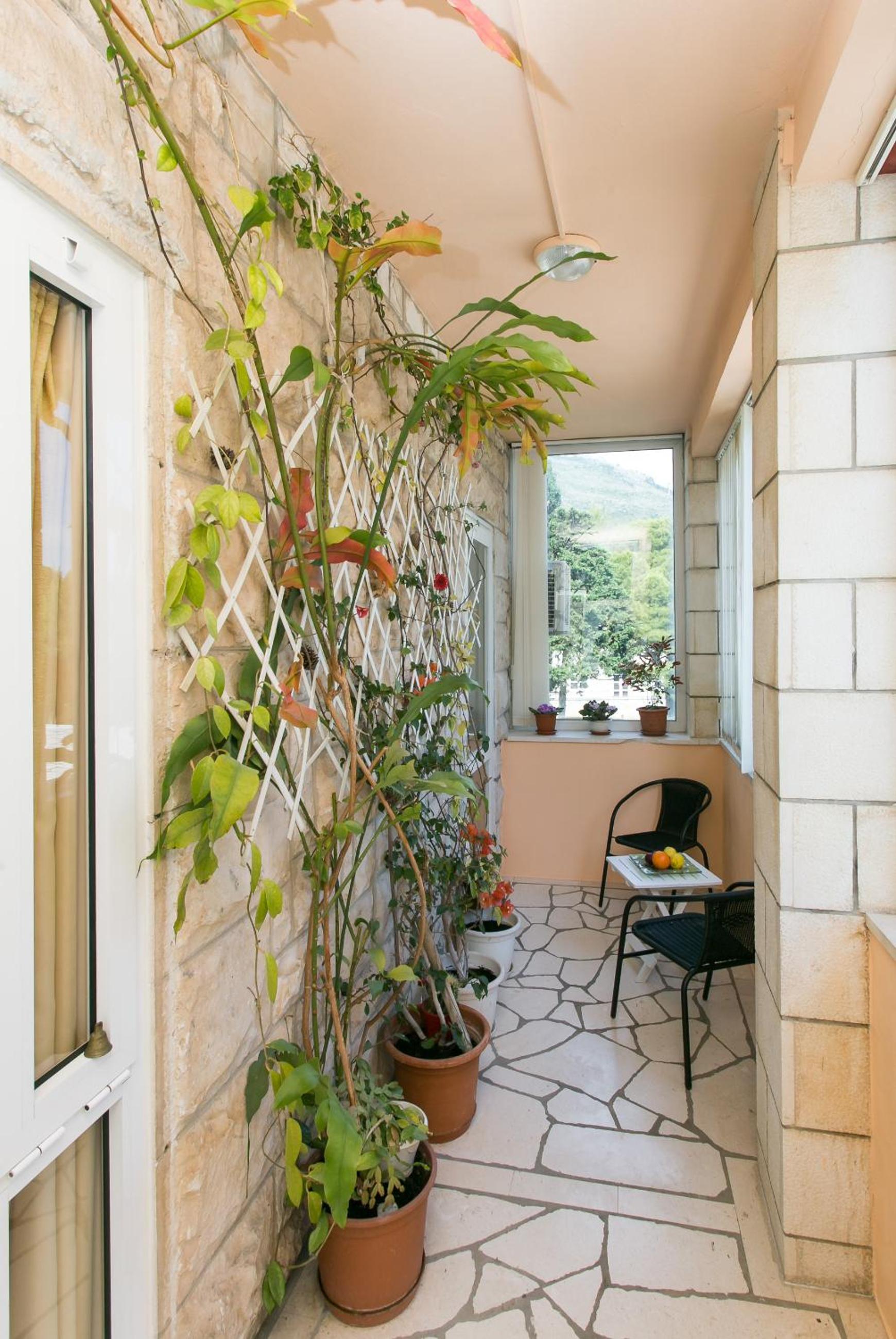 Yellow Room Guesthouse