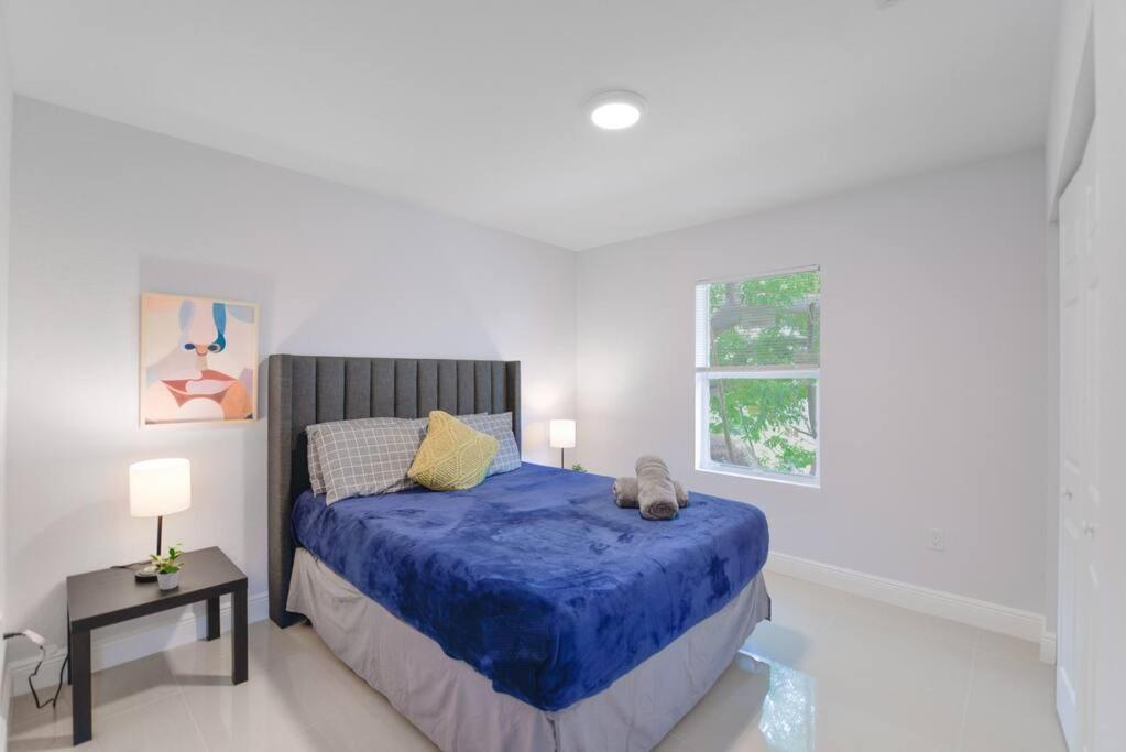 Lovely Apartment 3 Bedrooms 2 bathroom At Liberty City