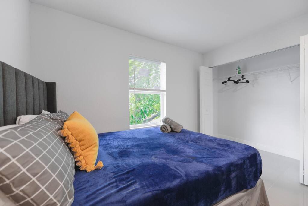 Lovely Apartment 3 Bedrooms 2 bathroom At Liberty City