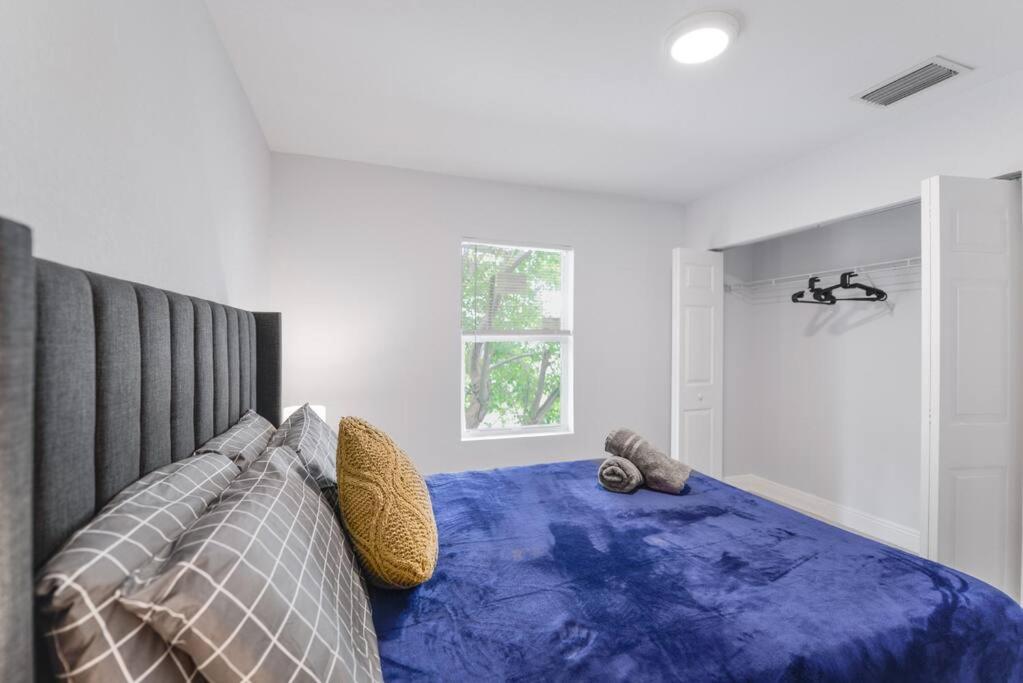 Lovely Apartment 3 Bedrooms 2 bathroom At Liberty City