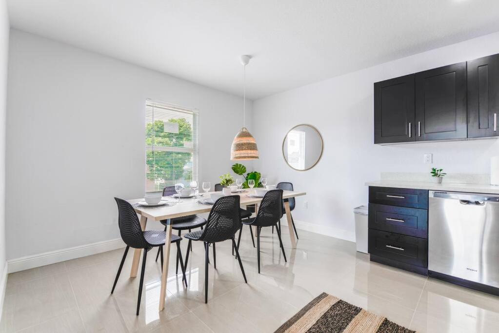 Lovely Apartment 3 Bedrooms 2 bathroom At Liberty City
