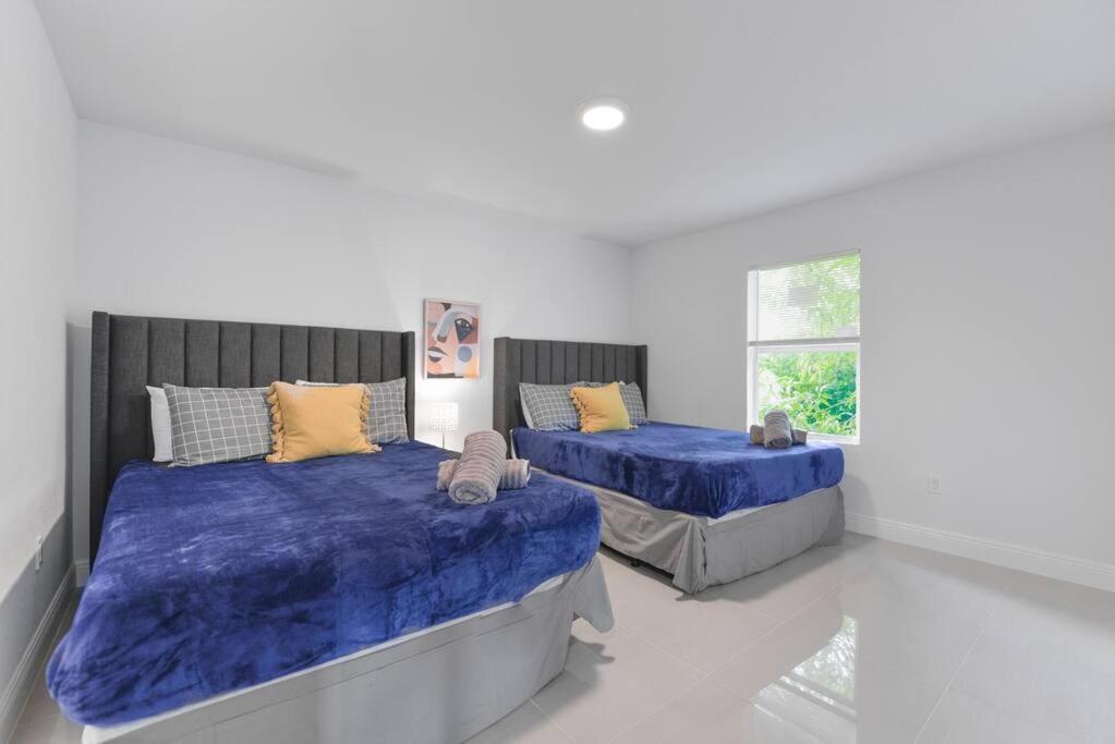 Lovely Apartment 3 Bedrooms 2 bathroom At Liberty City