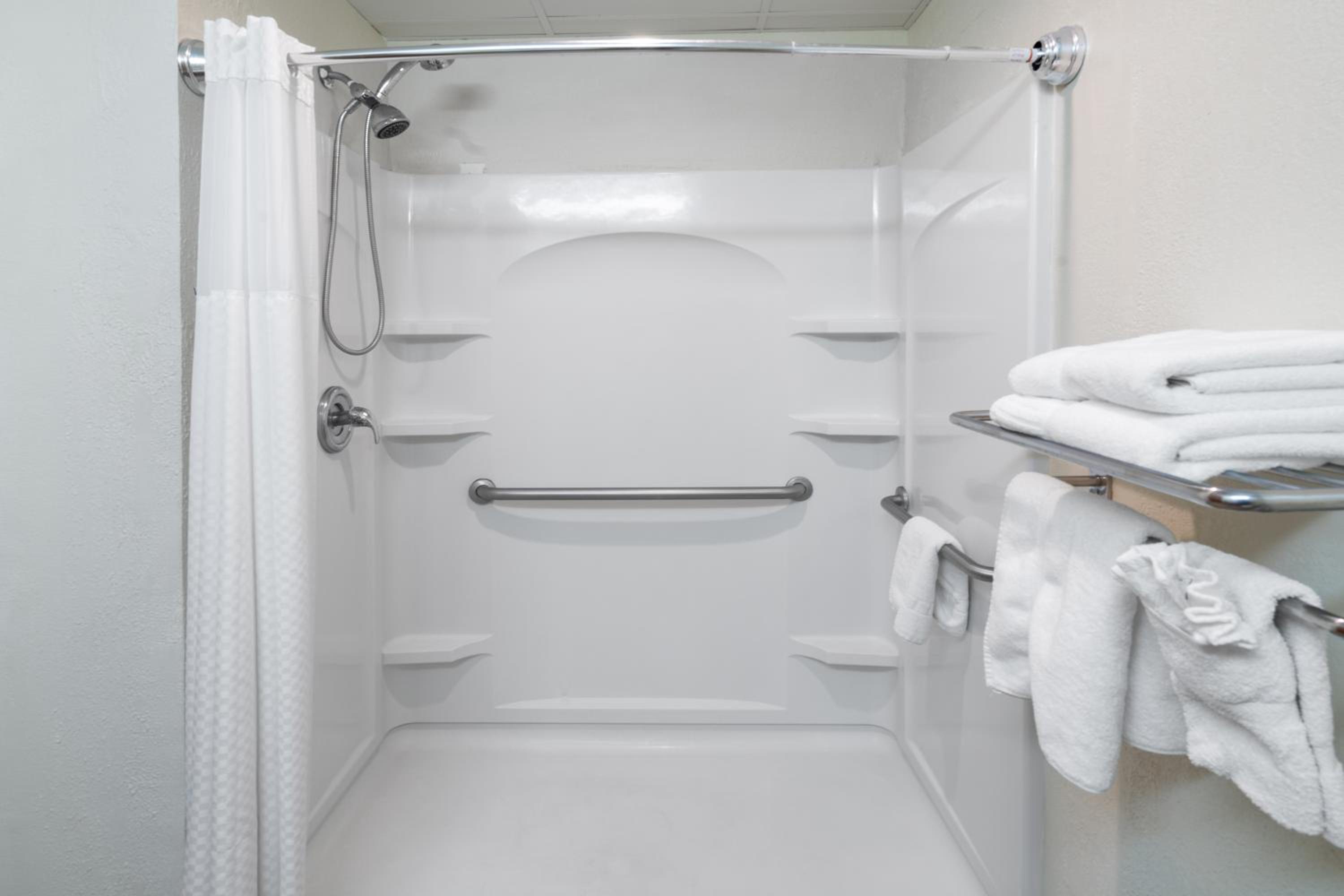 Newly Renovated Red Roof Inn & Suites Hinesville with breakfast, Zdjęcie 38