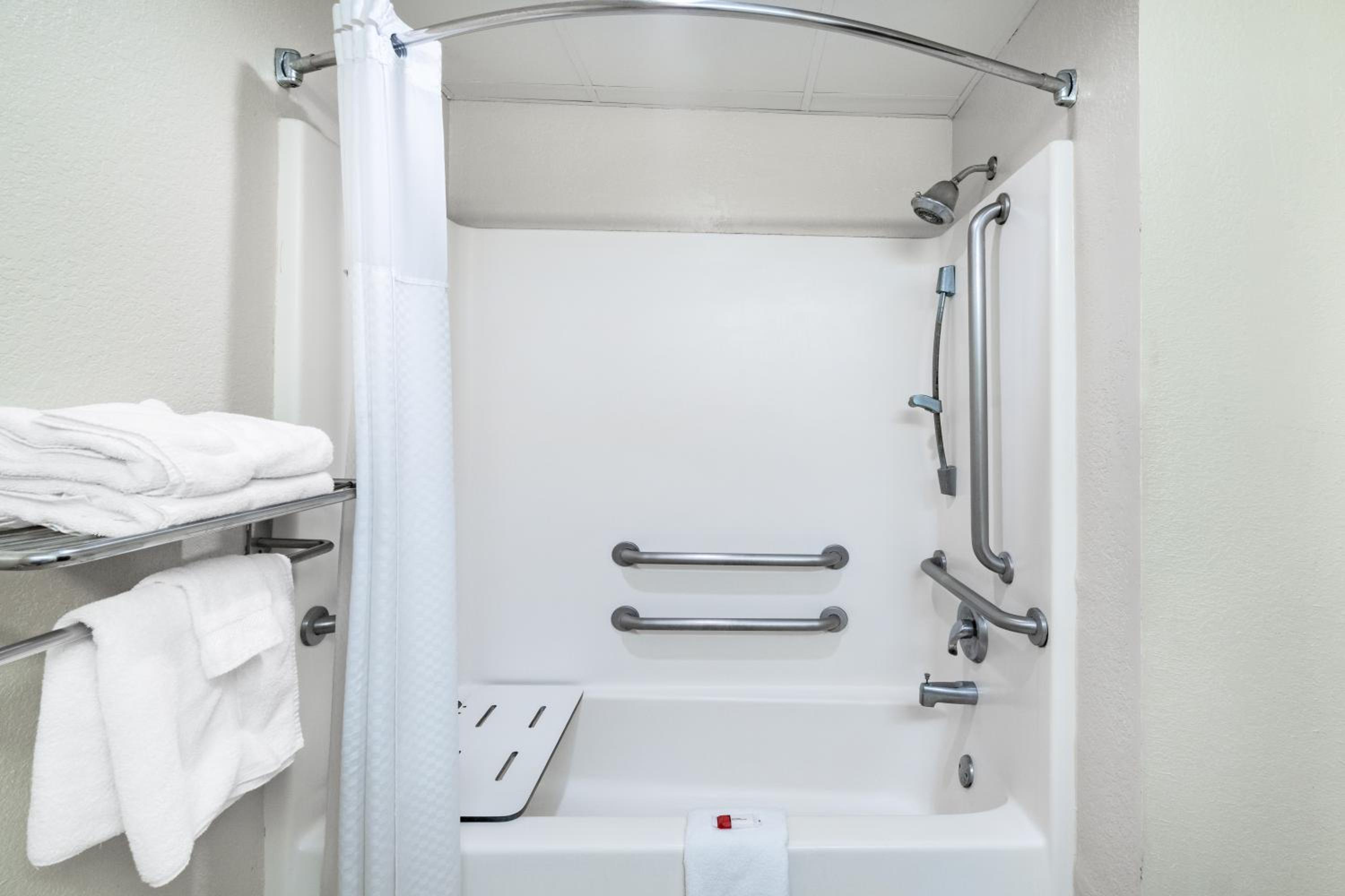 Newly Renovated Red Roof Inn & Suites Hinesville with breakfast, Zdjęcie 56