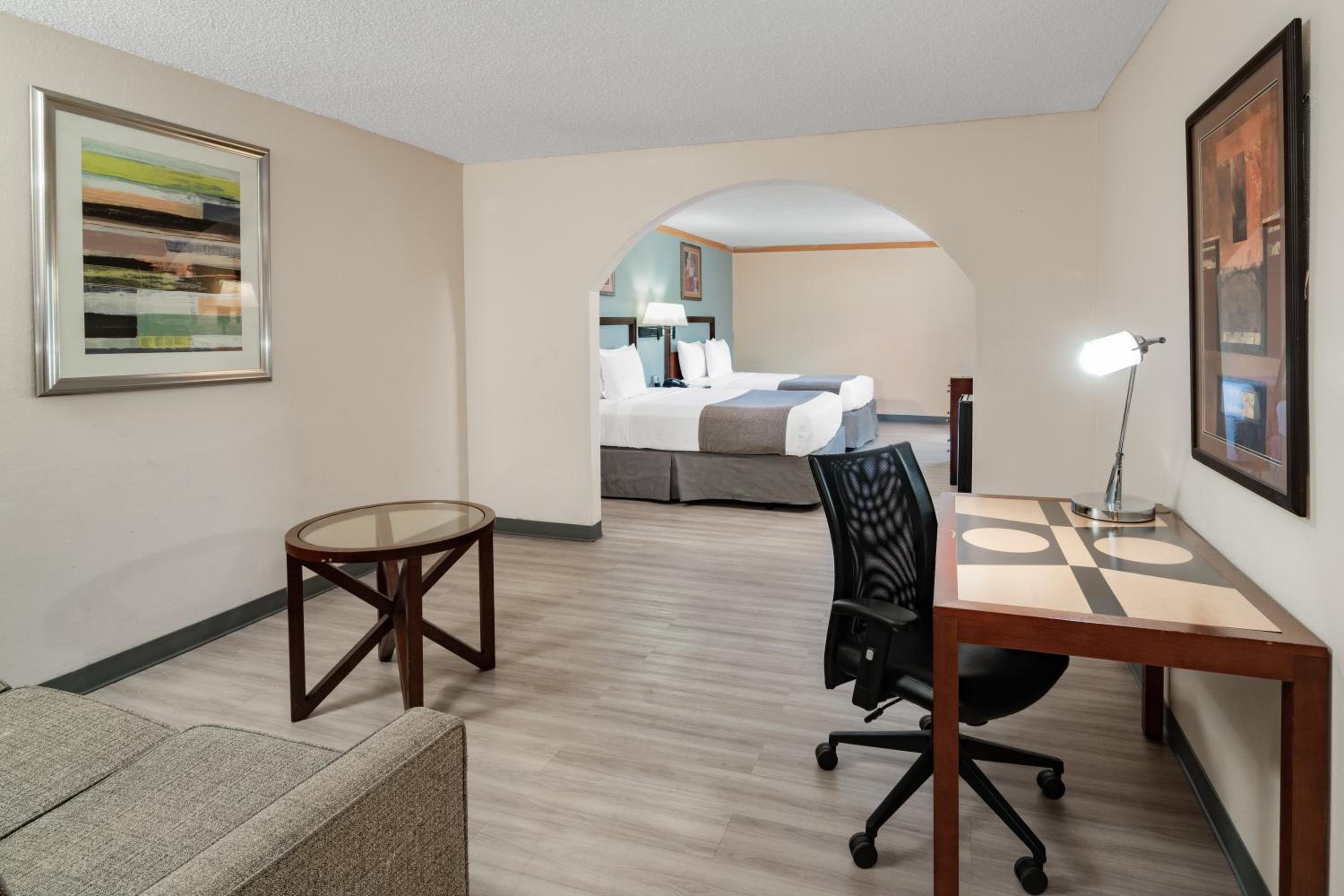 Newly Renovated Red Roof Inn & Suites Hinesville with breakfast, Zdjęcie 81