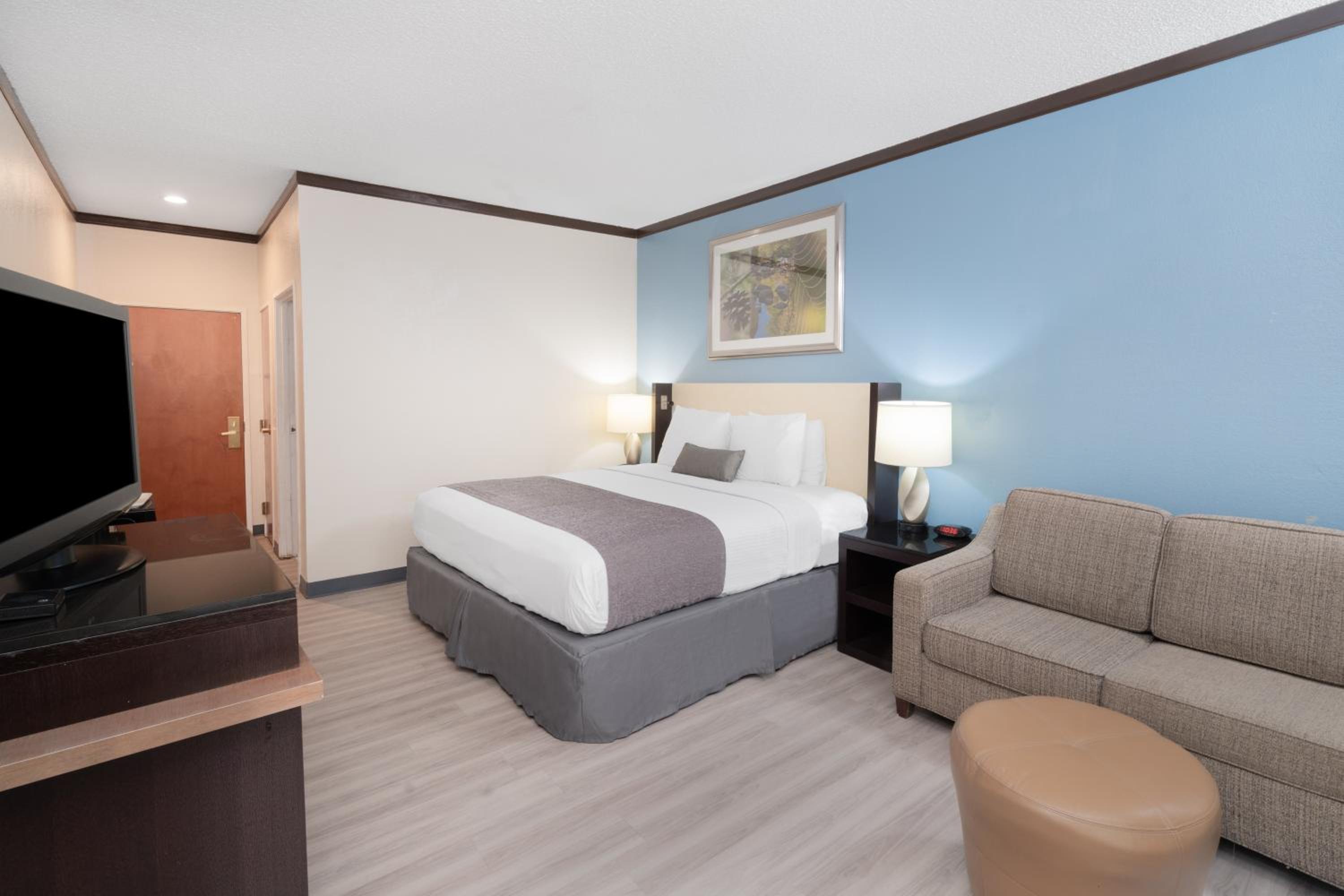 Newly Renovated Red Roof Inn & Suites Hinesville with breakfast, Zdjęcie 53