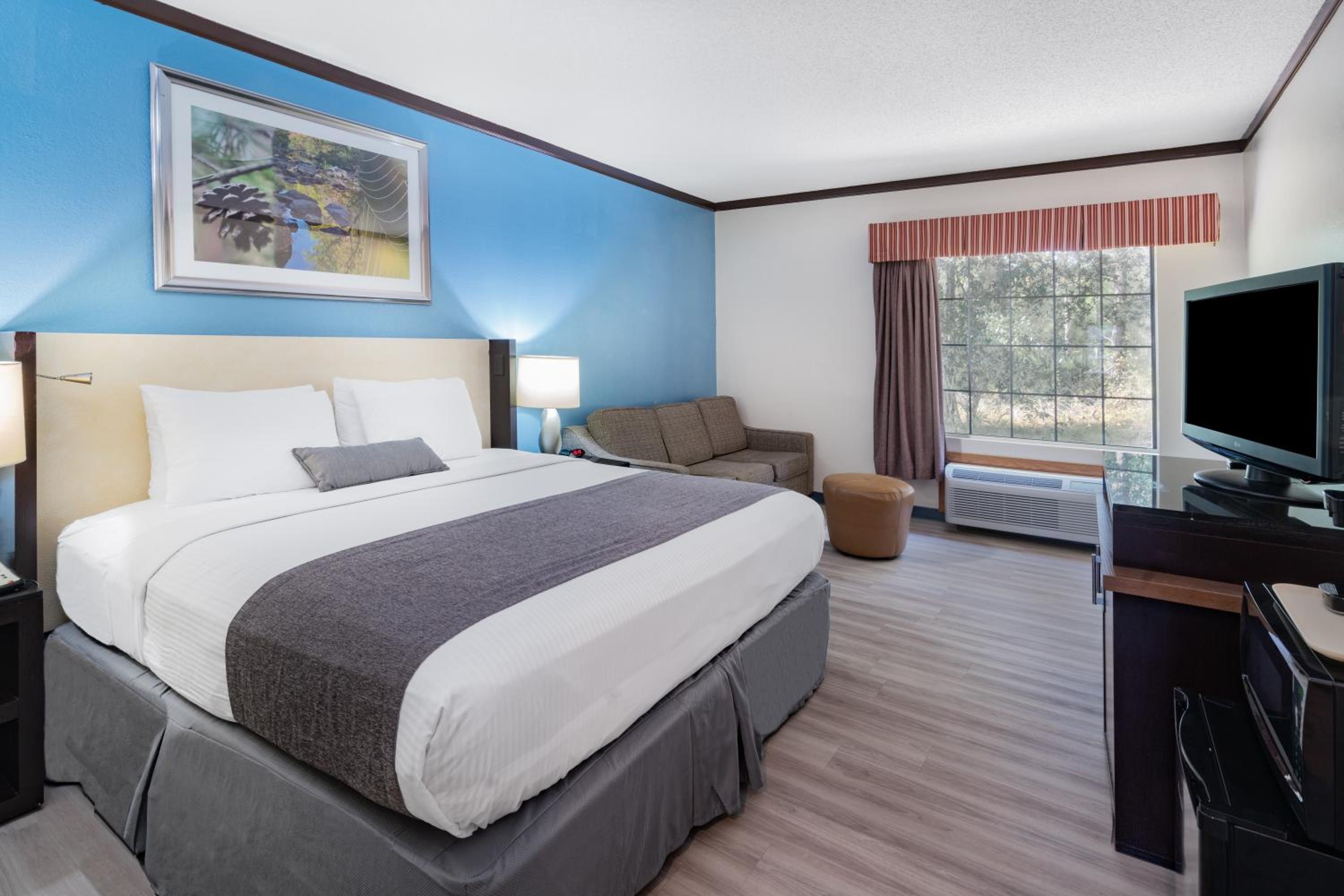 Newly Renovated Red Roof Inn & Suites Hinesville with breakfast, Zdjęcie 10