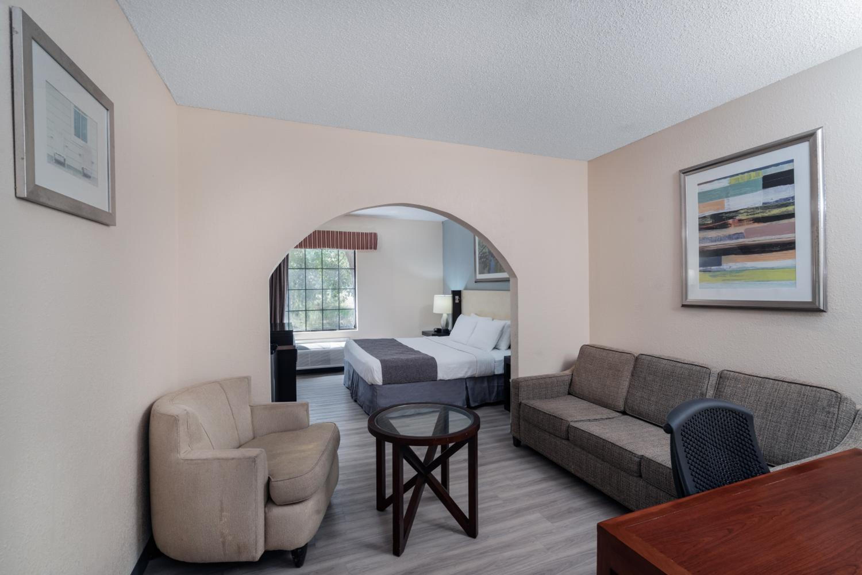 Newly Renovated Red Roof Inn & Suites Hinesville with breakfast, Zdjęcie 72