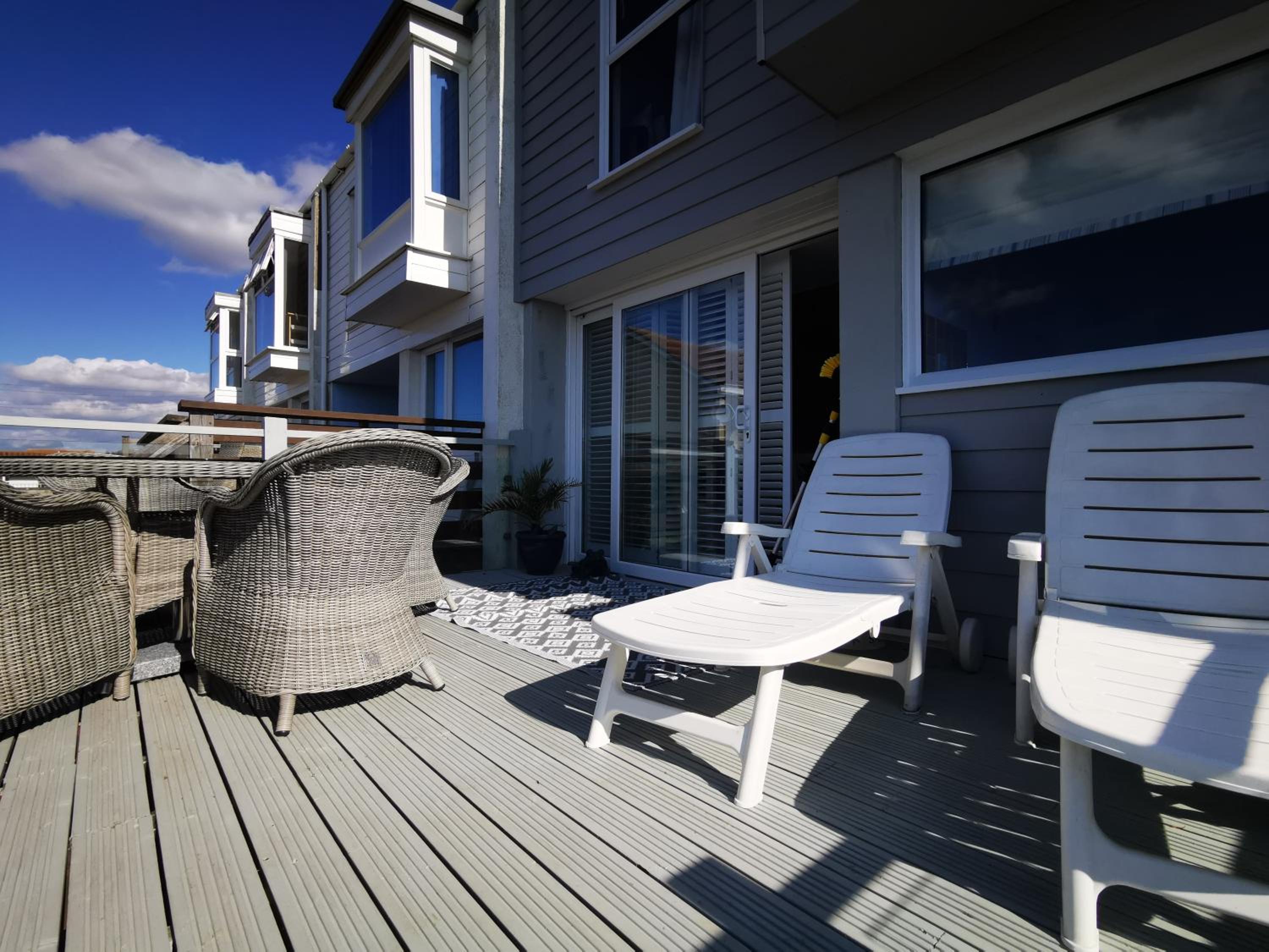 Sea View 3 bedroom seaside property