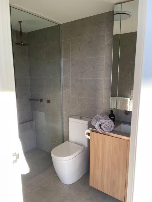 Lovely 2 Bedroom Executive Apartment view 4