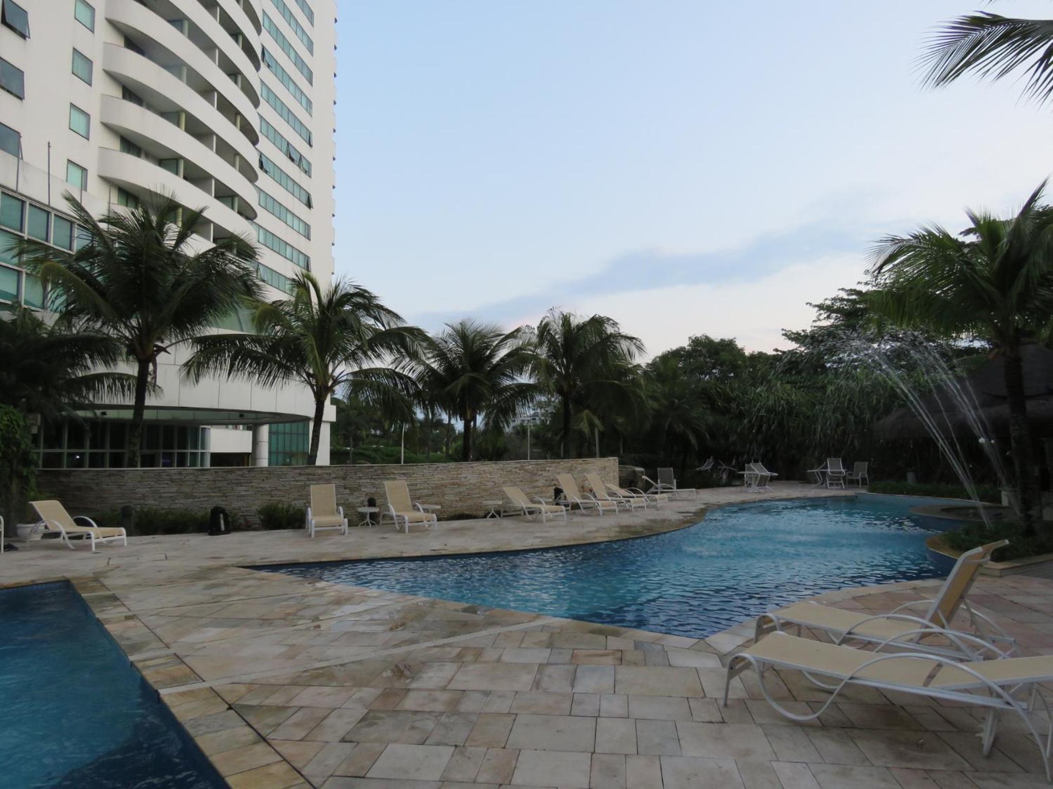 Barra Prime Flats, Ed Mediterrâneo, wi-fi 400Mb, balsa pra praia grátis, ar condicionado novo!